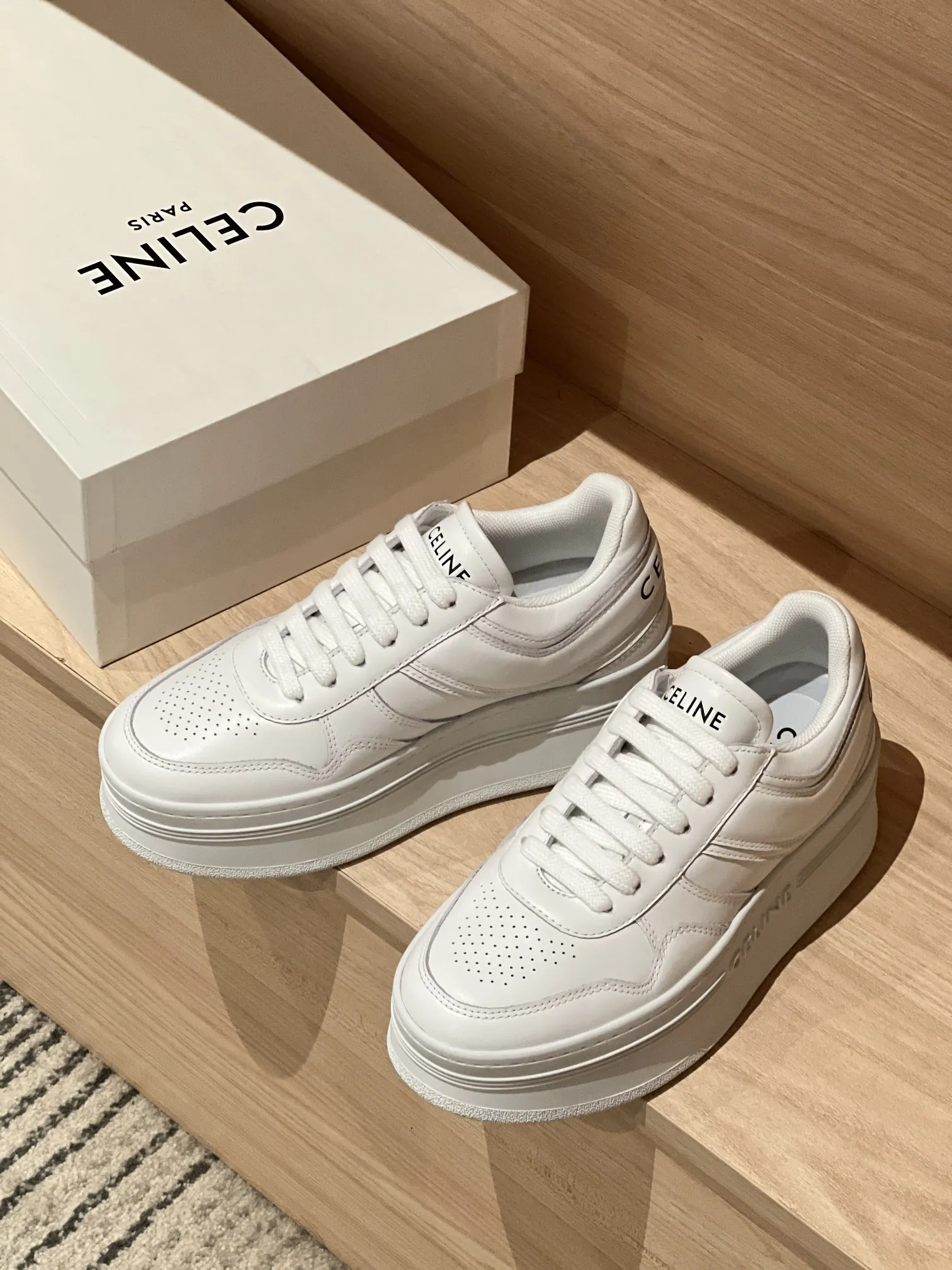 CELINE Женские кроссовки из телячьей кожи CELINE Женские кроссовки из телячьей кожи