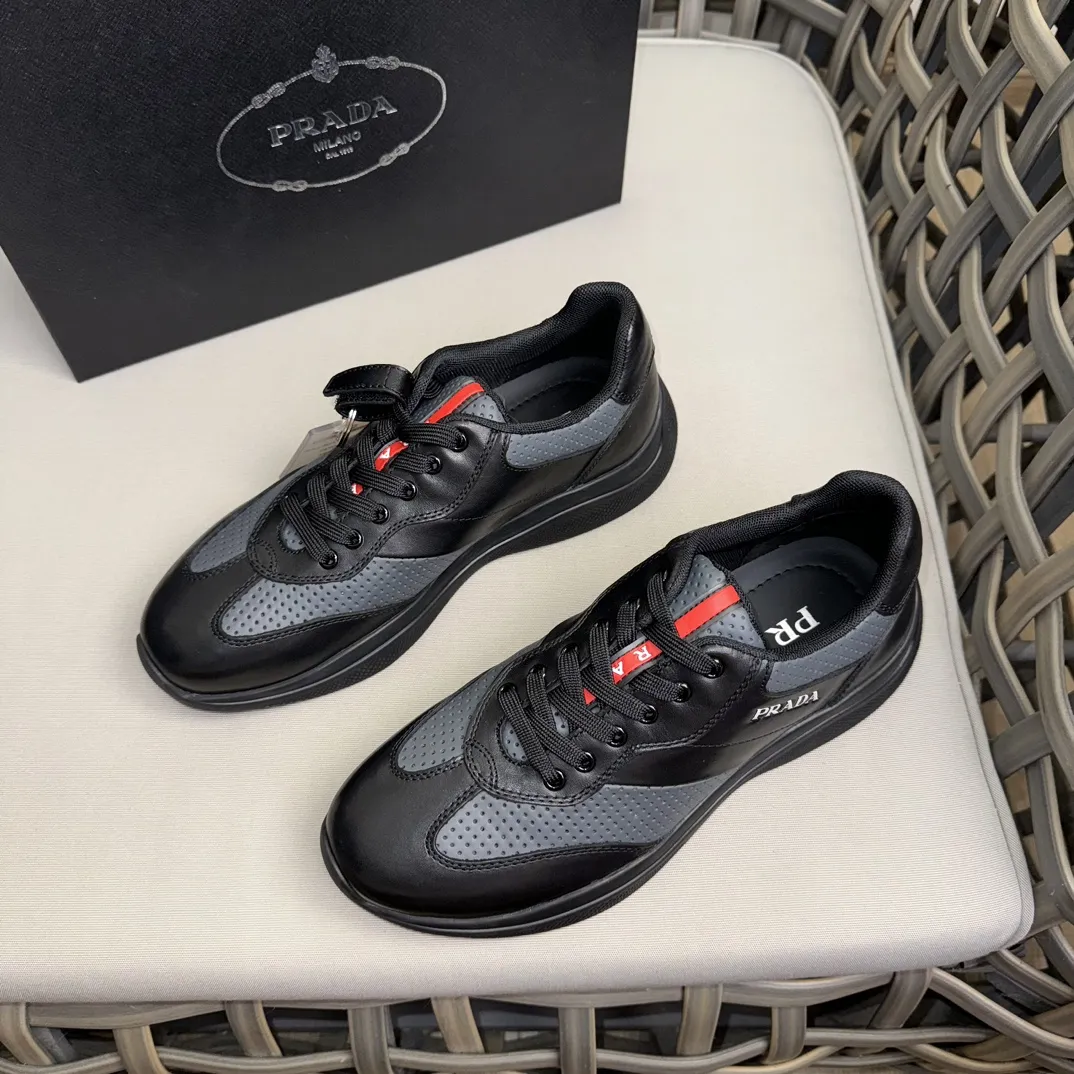 PRADA Мужские кроссовки из телячьей кожи с контрастной перфорацией PRADA Мужские кроссовки из телячьей кожи с контрастной перфорацией