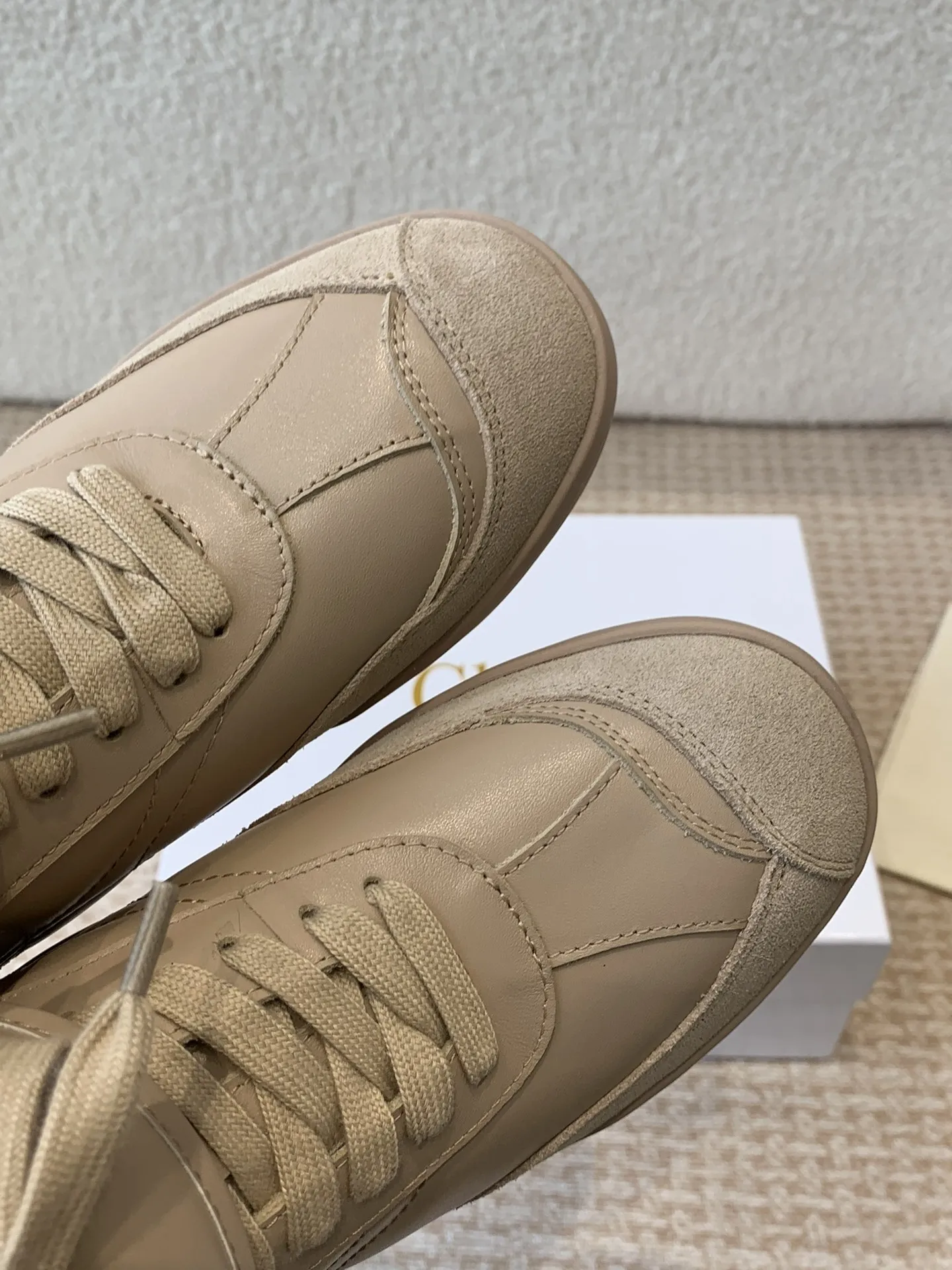 CHLOE Женские кожаные кроссовки CHLOE Женские кожаные кроссовки