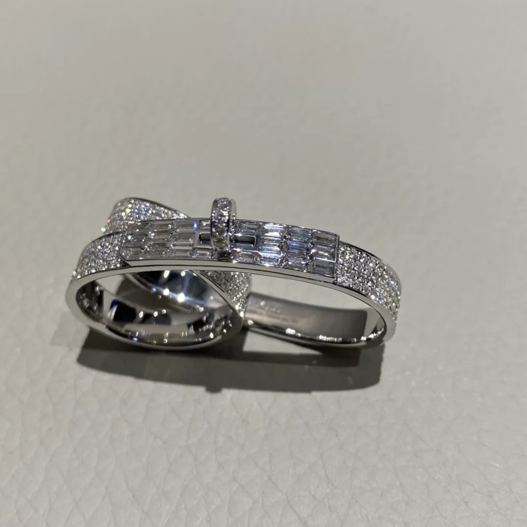 HERMES Женское кольцо из белого золота и бриллиантов HERMES Женское кольцо из белого золота и бриллиантов