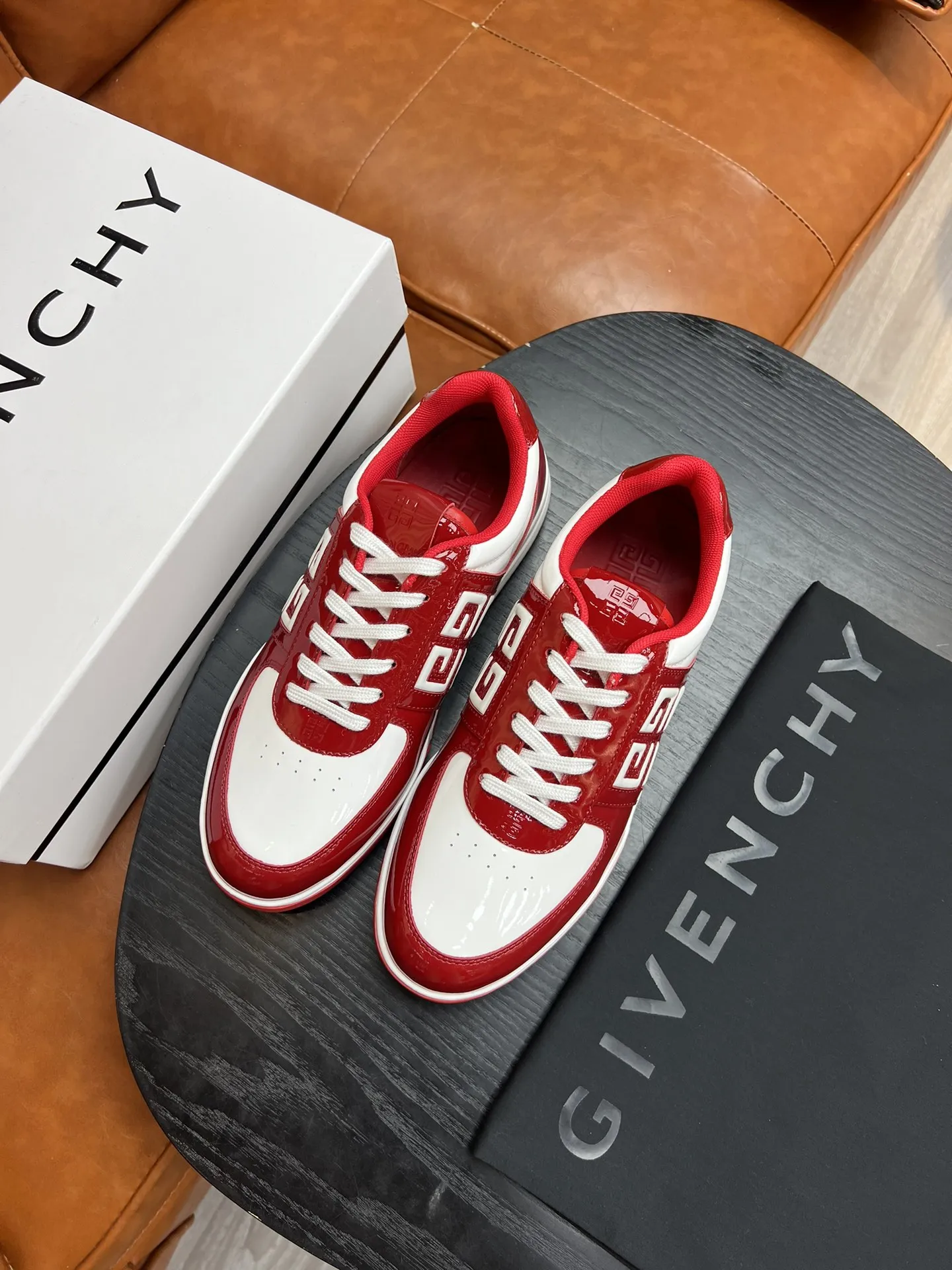 GIVENCHY Мужские кроссовки из воловьей кожи GIVENCHY Мужские кроссовки из воловьей кожи