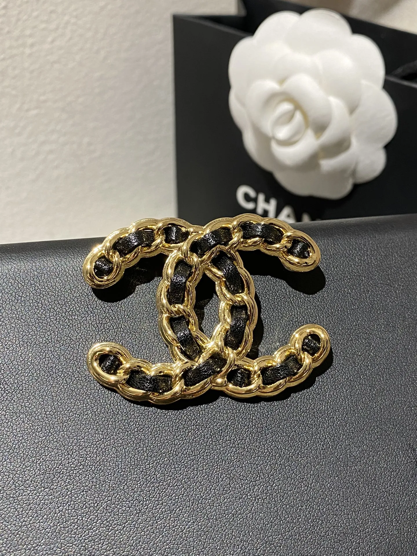 CHANEL Женская брошь 24К CHANEL Женская брошь 24К