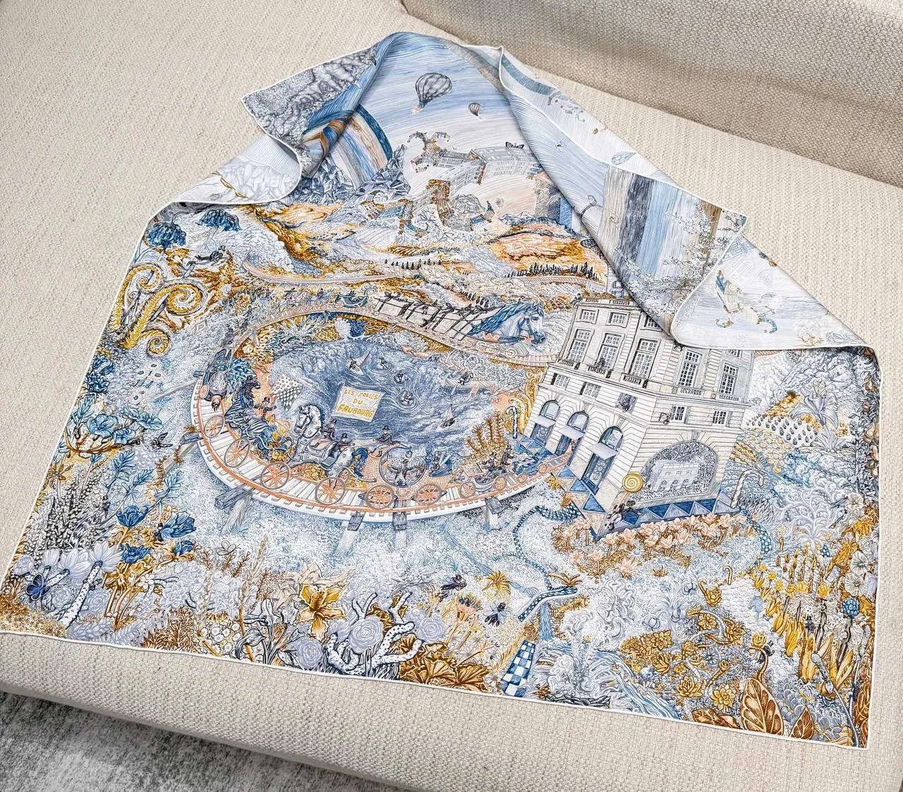 HERMES Женский платок шёлк HERMES Женский платок шёлк