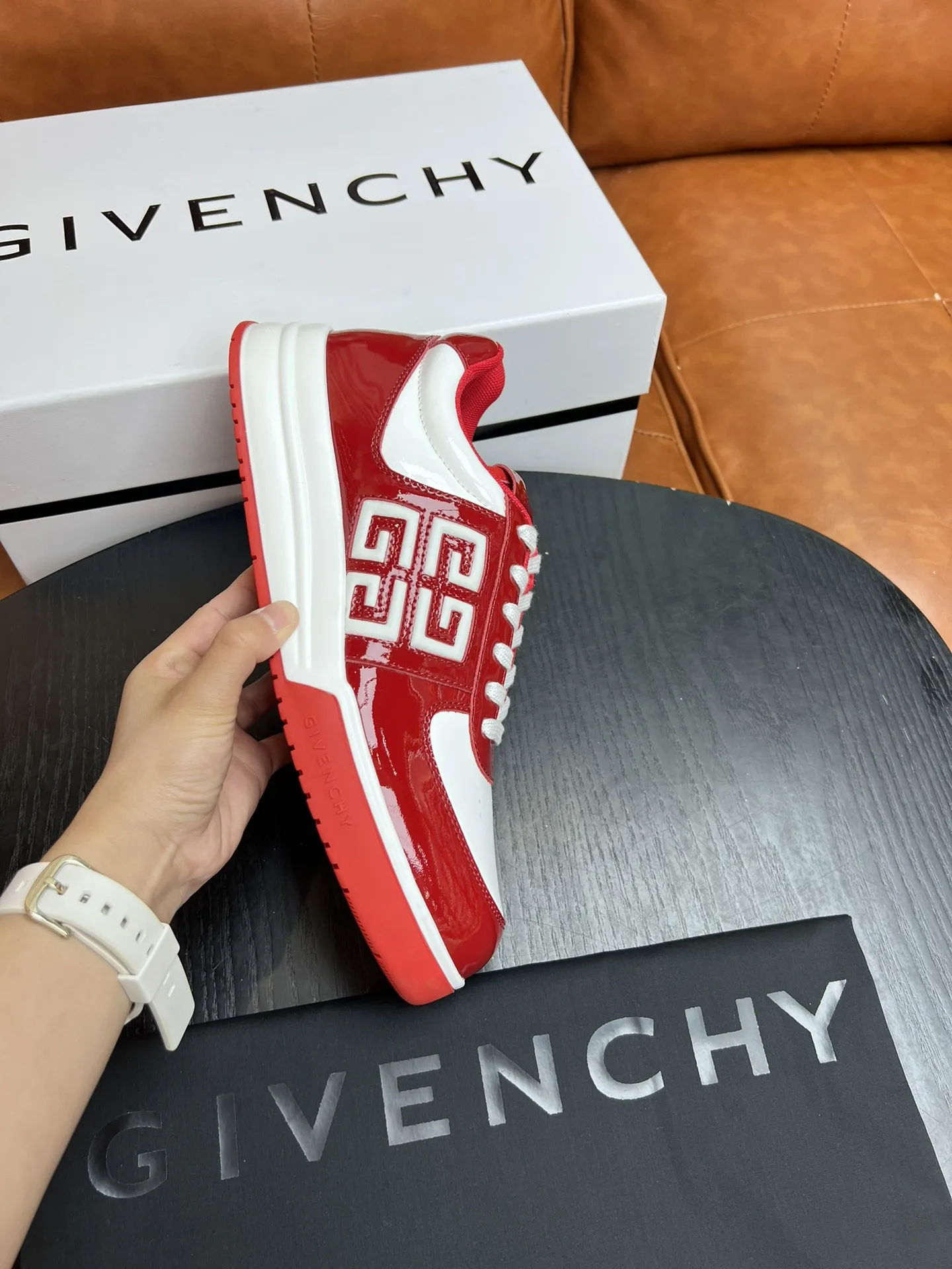 GIVENCHY Мужские кроссовки из воловьей кожи GIVENCHY Мужские кроссовки из воловьей кожи