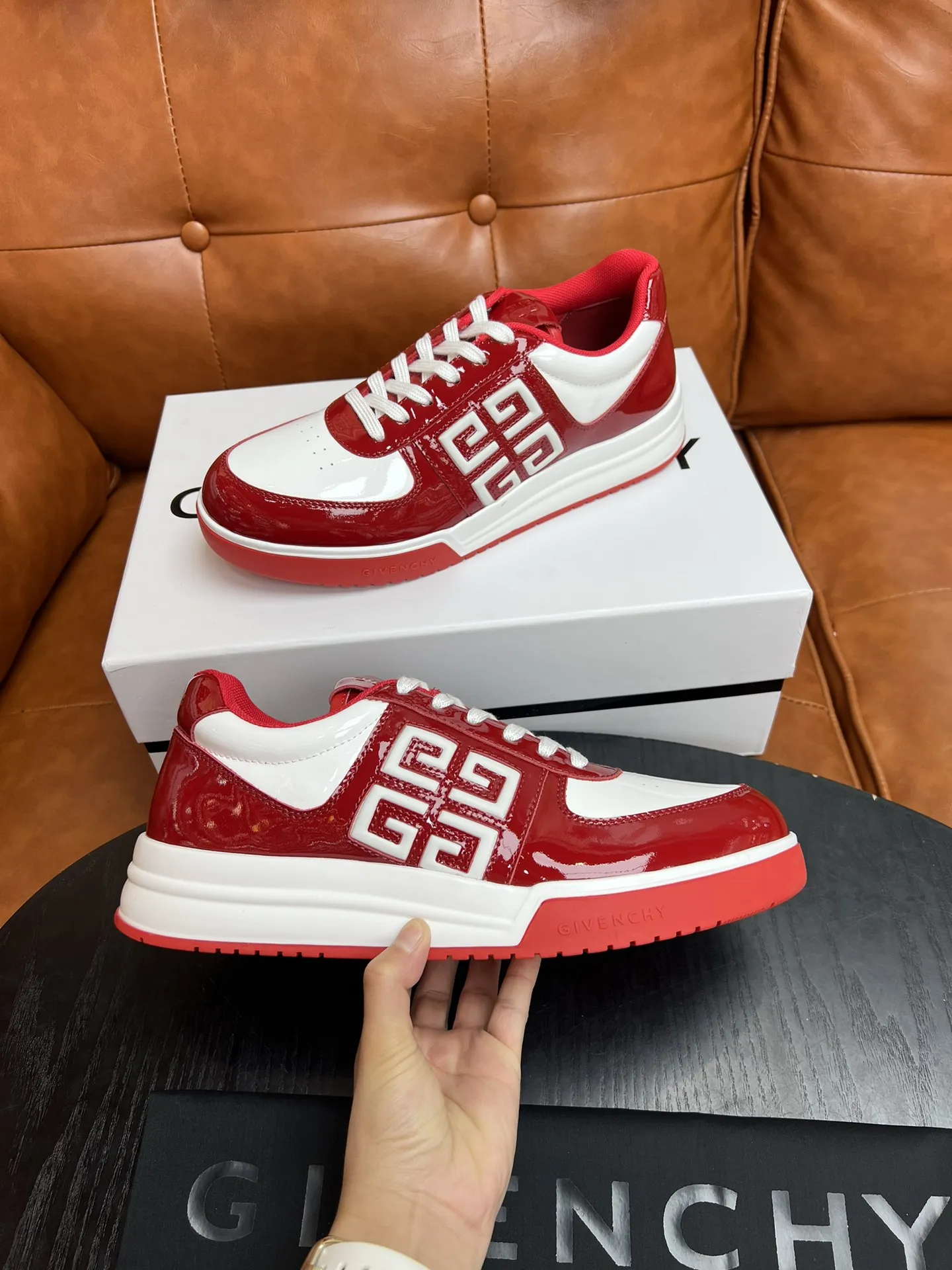 GIVENCHY Мужские кроссовки из воловьей кожи GIVENCHY Мужские кроссовки из воловьей кожи