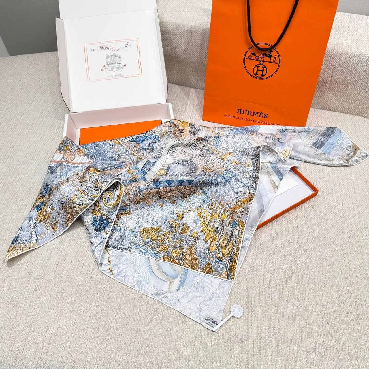 HERMES Женский платок шёлк HERMES Женский платок шёлк