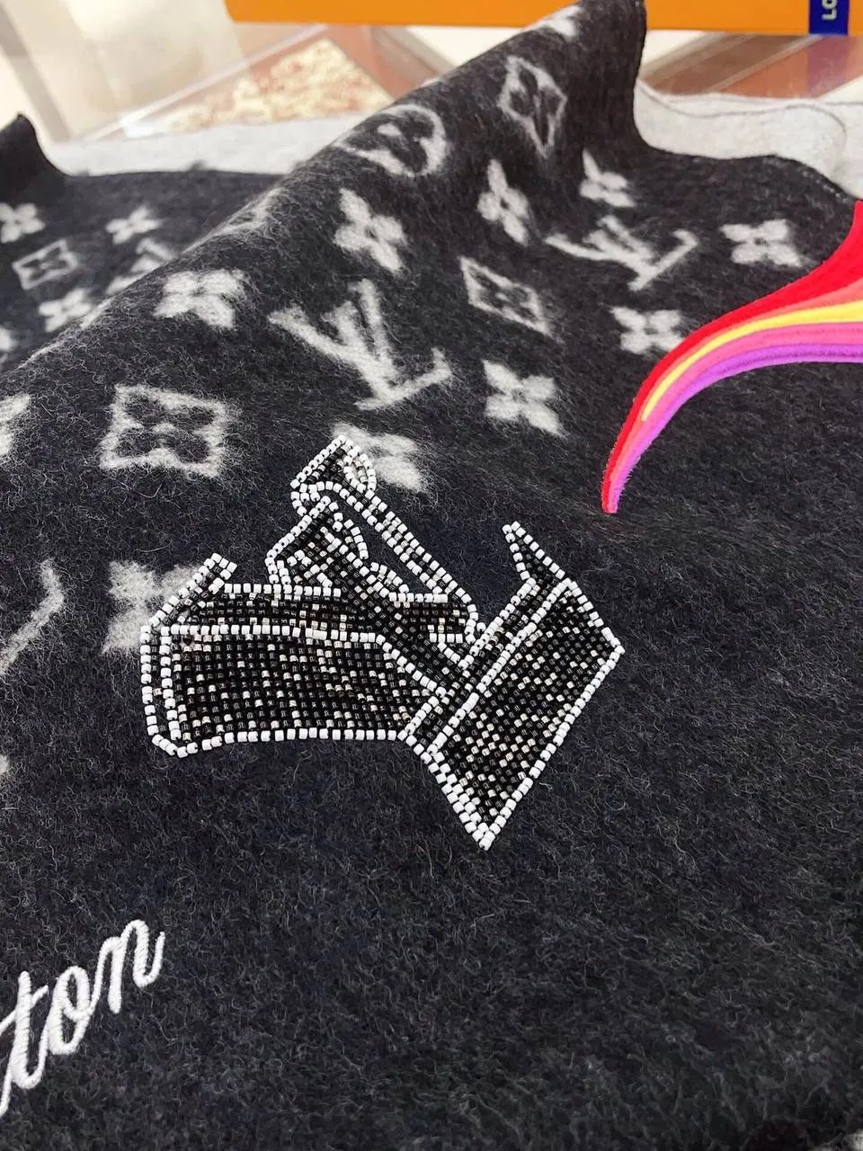 LOUIS VUITTON Мужской шарф LOUIS VUITTON Мужской шарф