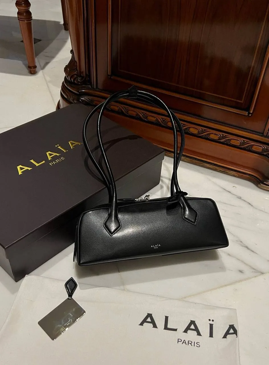 ALAIA Женская сумка Le Teckel Dachshund черная ALAIA Женская сумка Le Teckel Dachshund черная