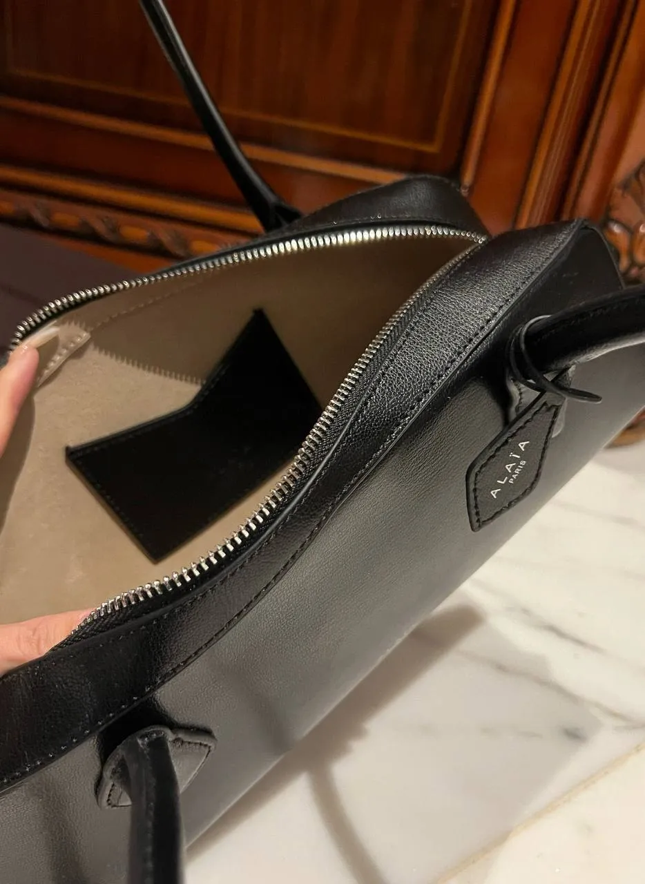 ALAIA Женская сумка Le Teckel Dachshund черная ALAIA Женская сумка Le Teckel Dachshund черная