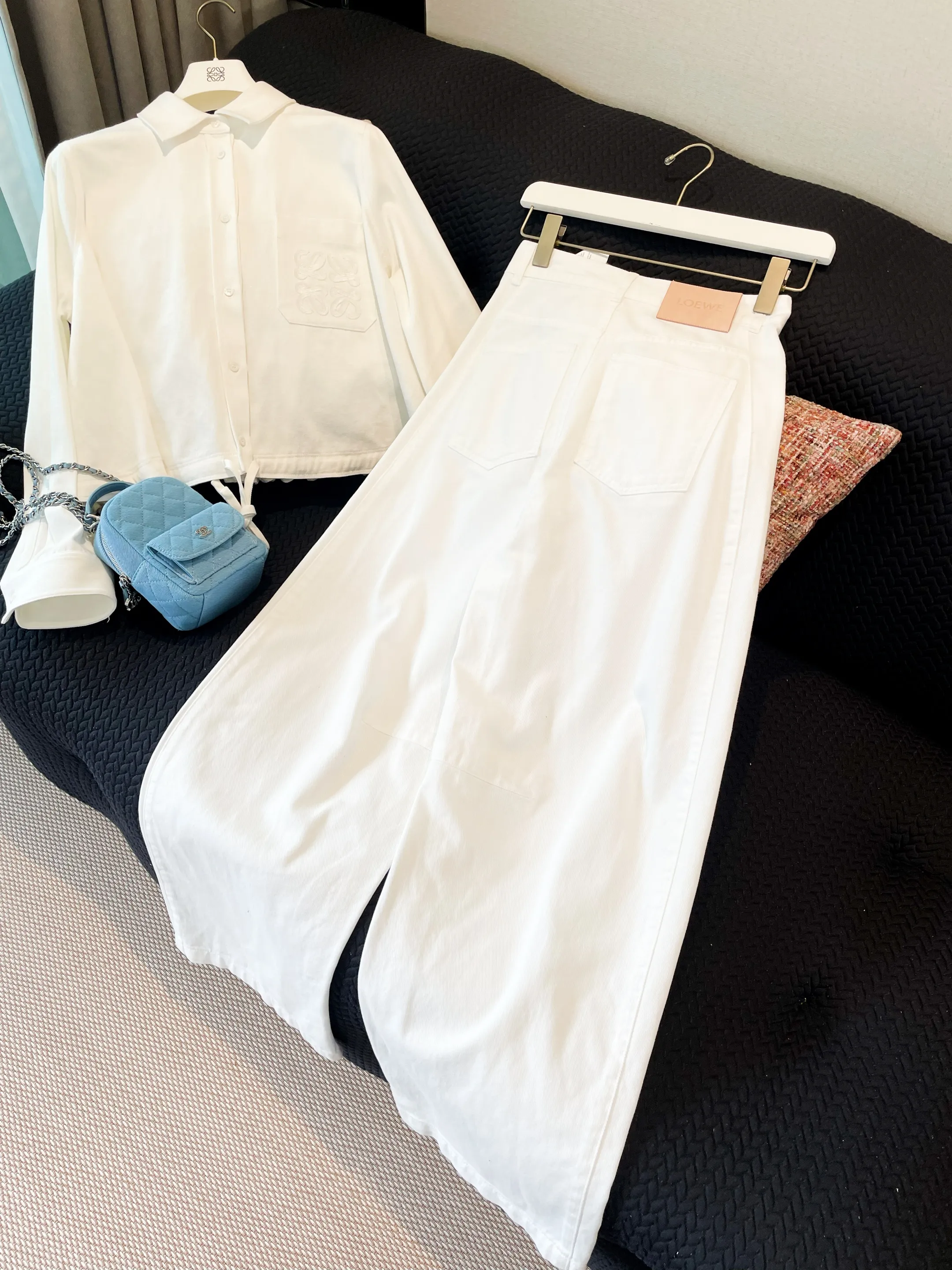 LOEWE Женские джинсы LOEWE Женские джинсы