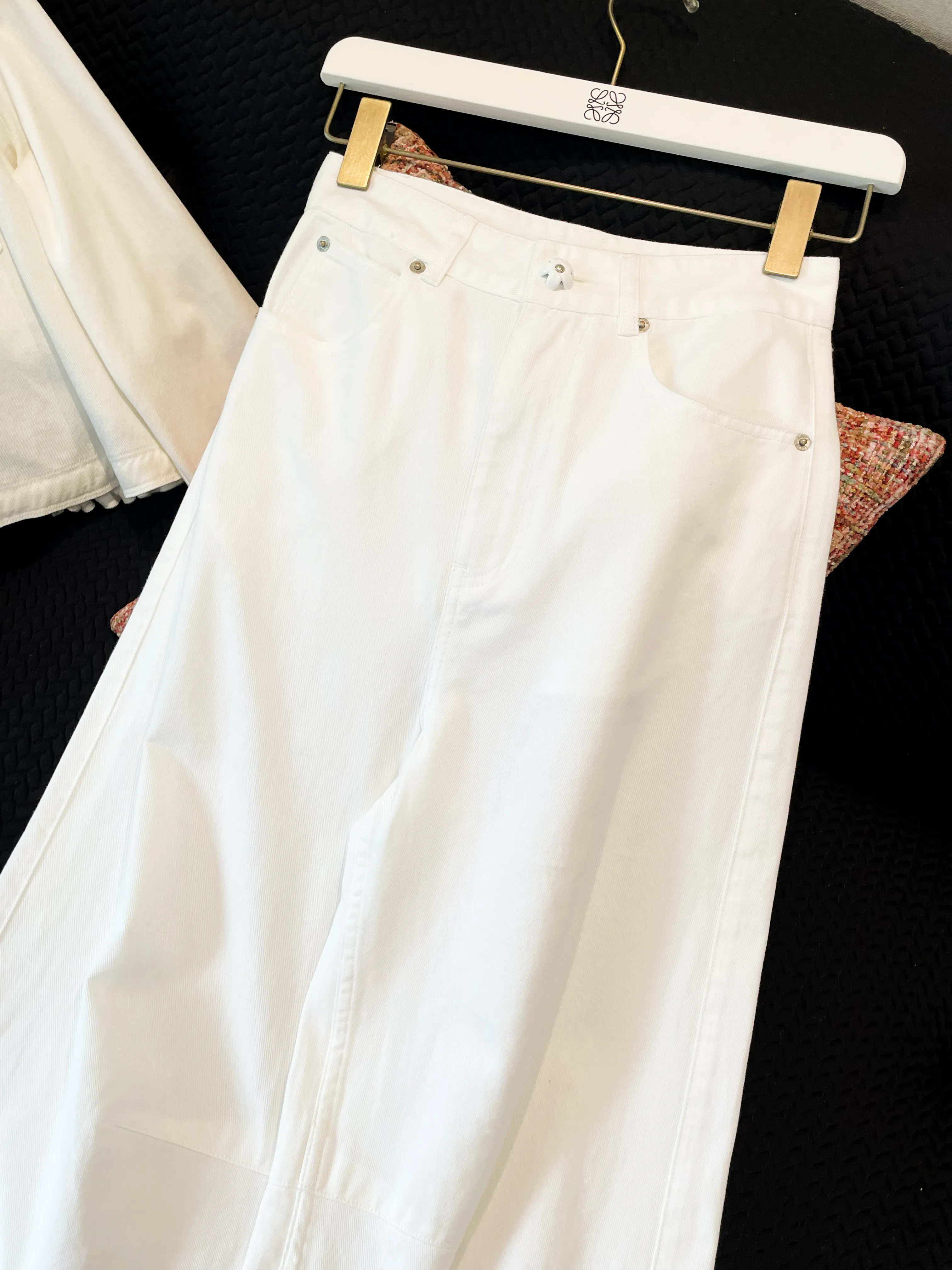 LOEWE Женские джинсы LOEWE Женские джинсы