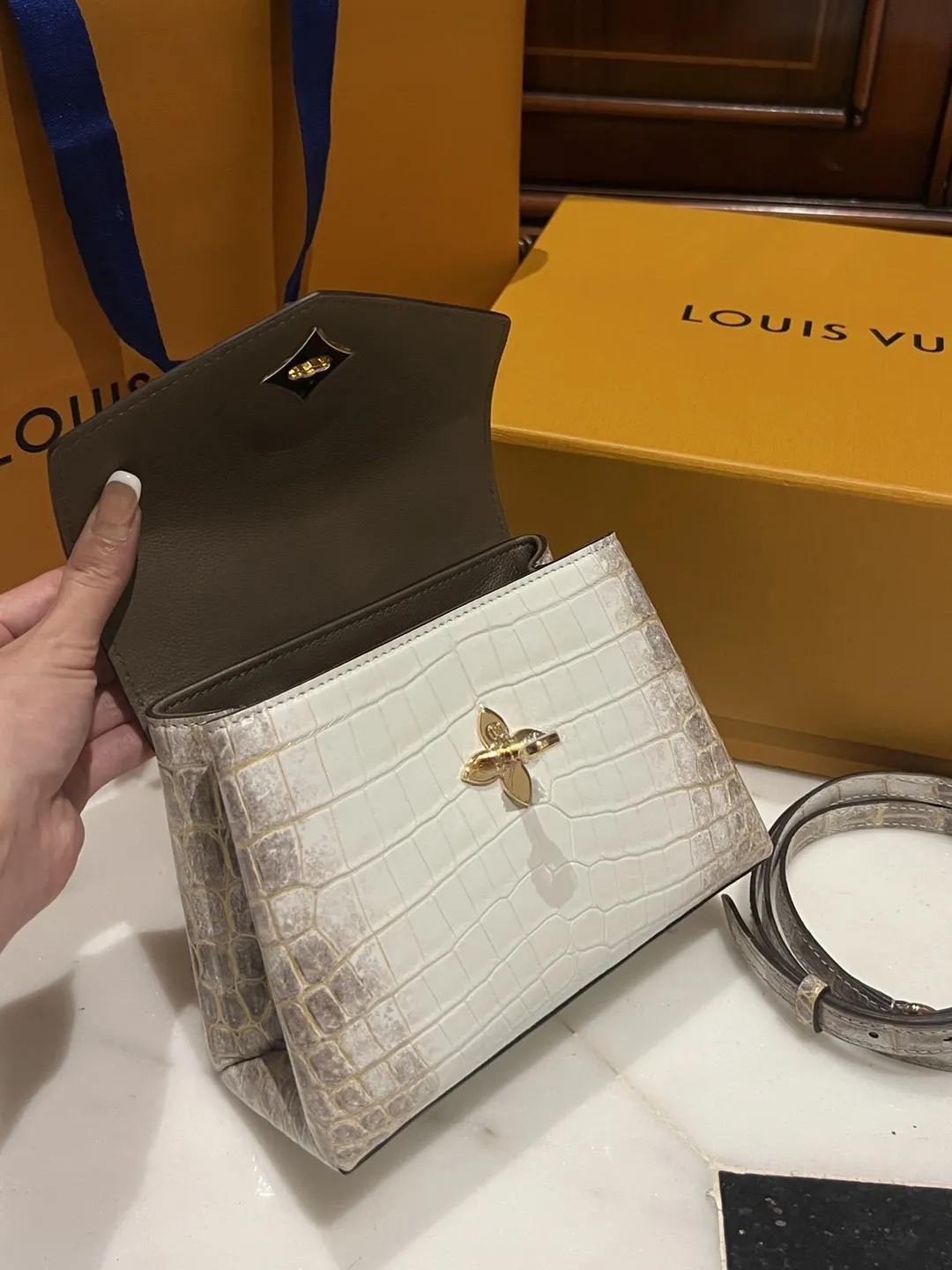 LOUIS VUITTON Женская сумка Petite Malle гималайский крокодил LOUIS VUITTON Женская сумка Petite Malle гималайский крокодил