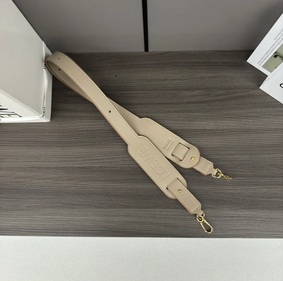 LOEWE Плечевой ремень из кожи LOEWE Плечевой ремень из кожи