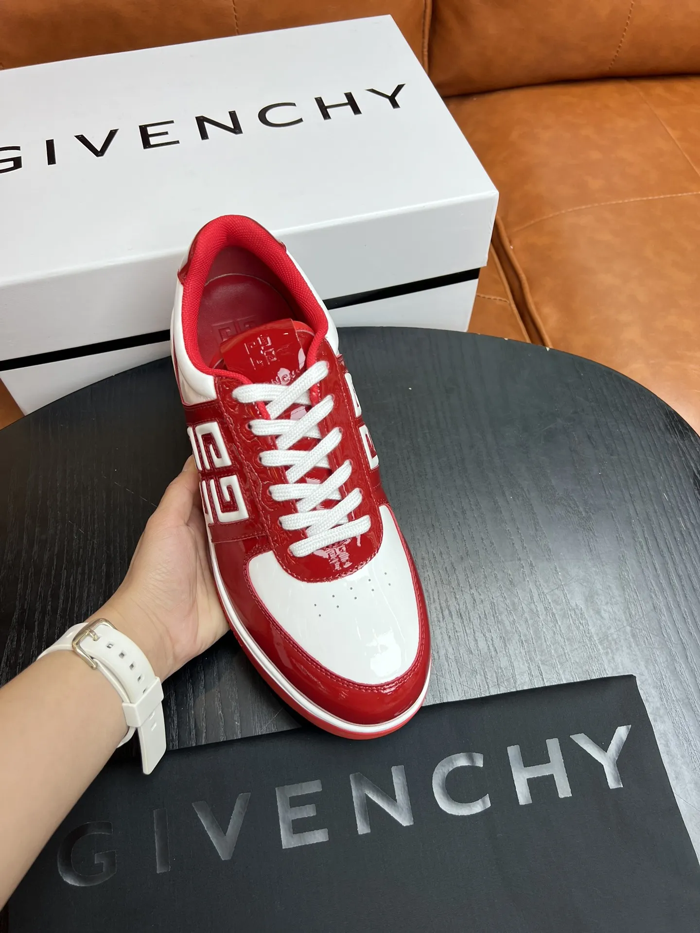 GIVENCHY Мужские кроссовки из воловьей кожи GIVENCHY Мужские кроссовки из воловьей кожи