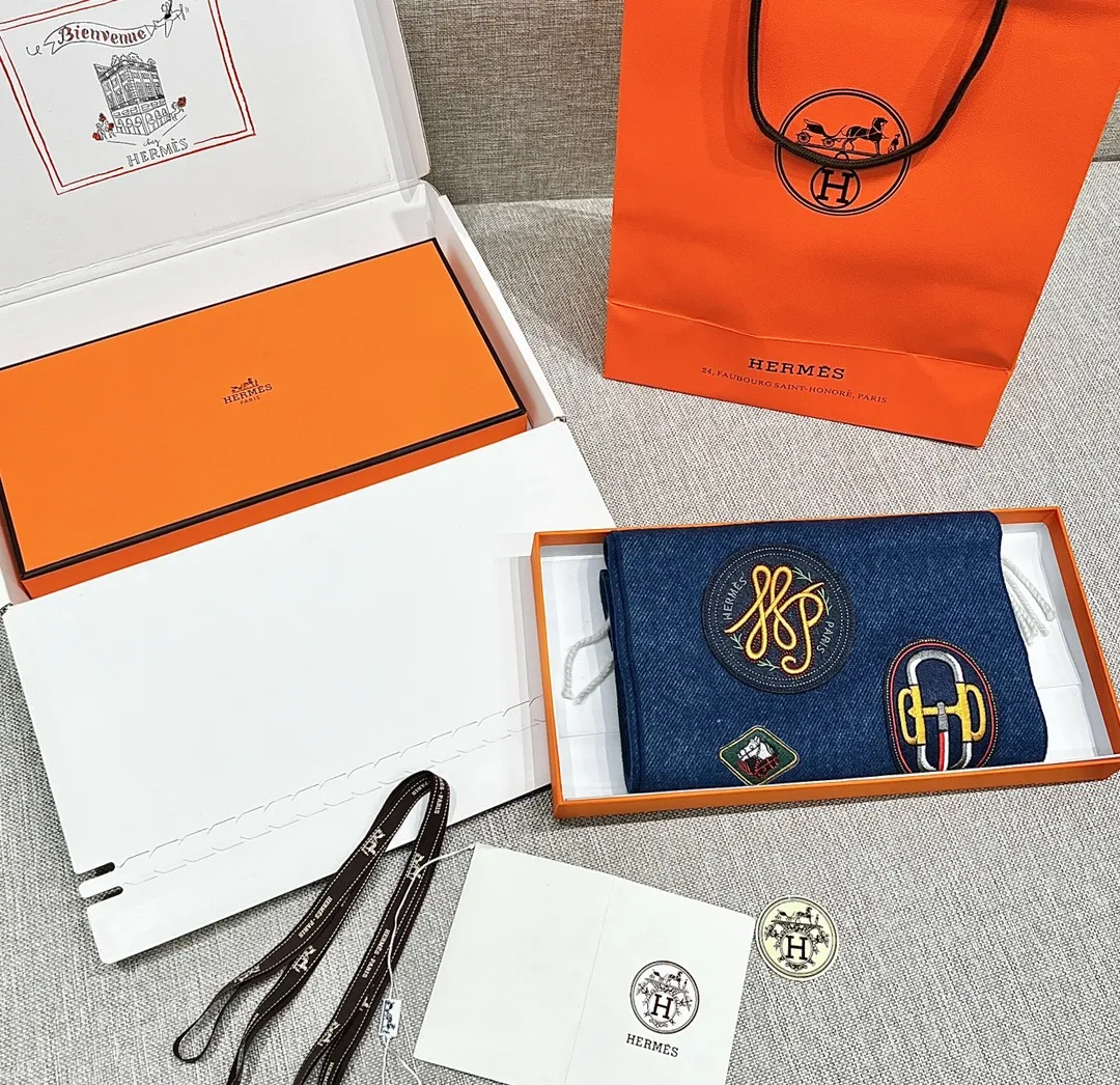 HERMES Женский шарф из кашемира HERMES Женский шарф из кашемира