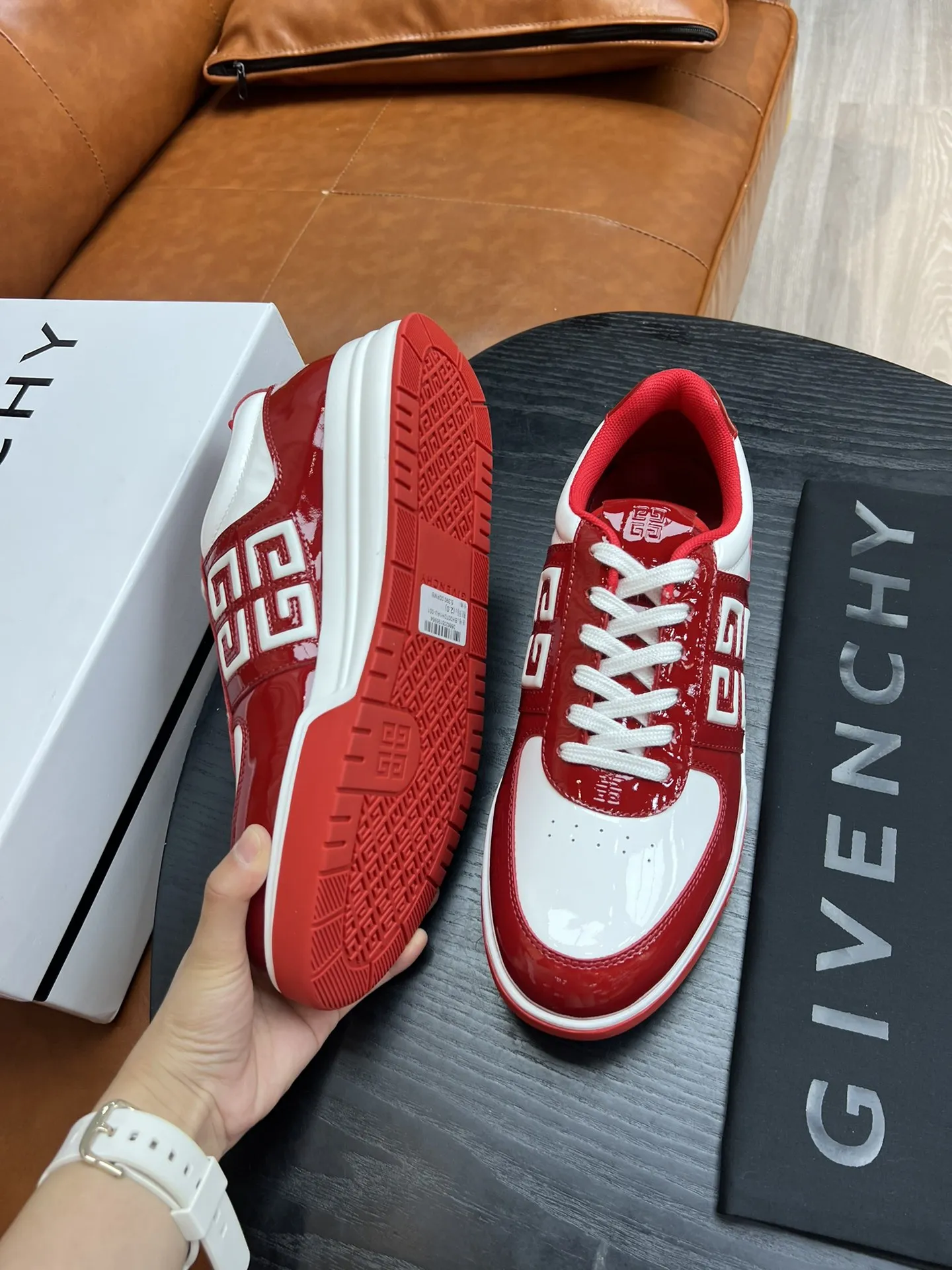 GIVENCHY Мужские кроссовки из воловьей кожи GIVENCHY Мужские кроссовки из воловьей кожи