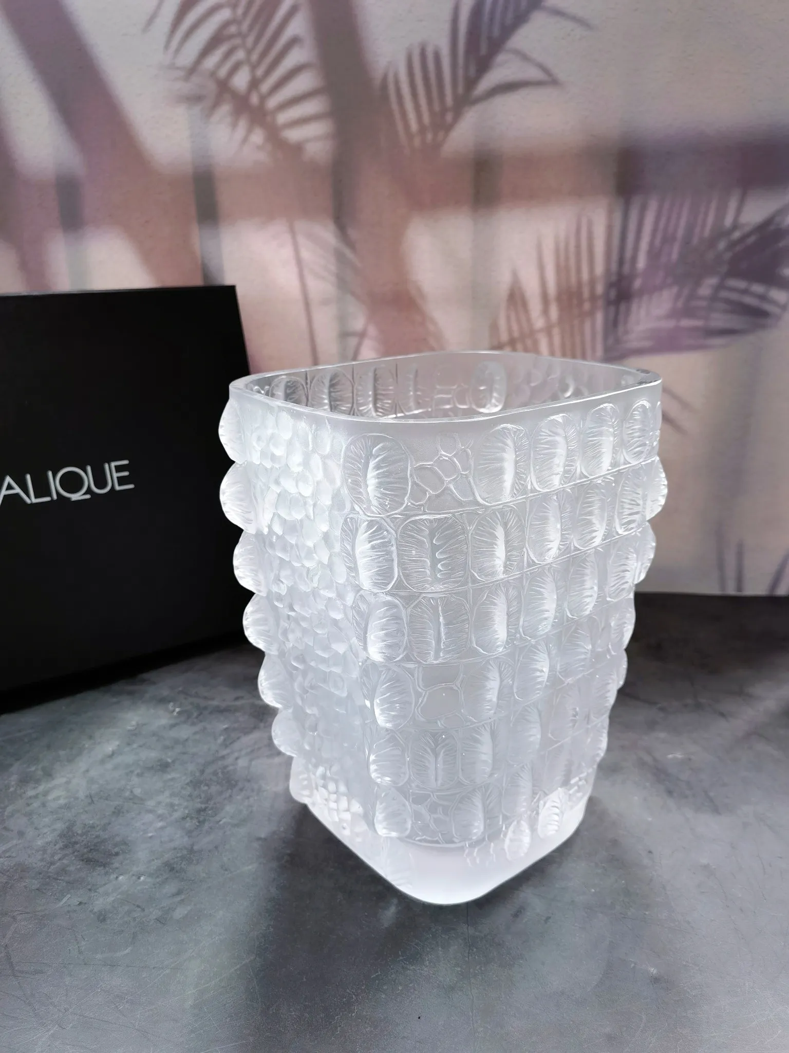 LALIQUE Хрустальная ваза Crocodile LALIQUE Хрустальная ваза Crocodile