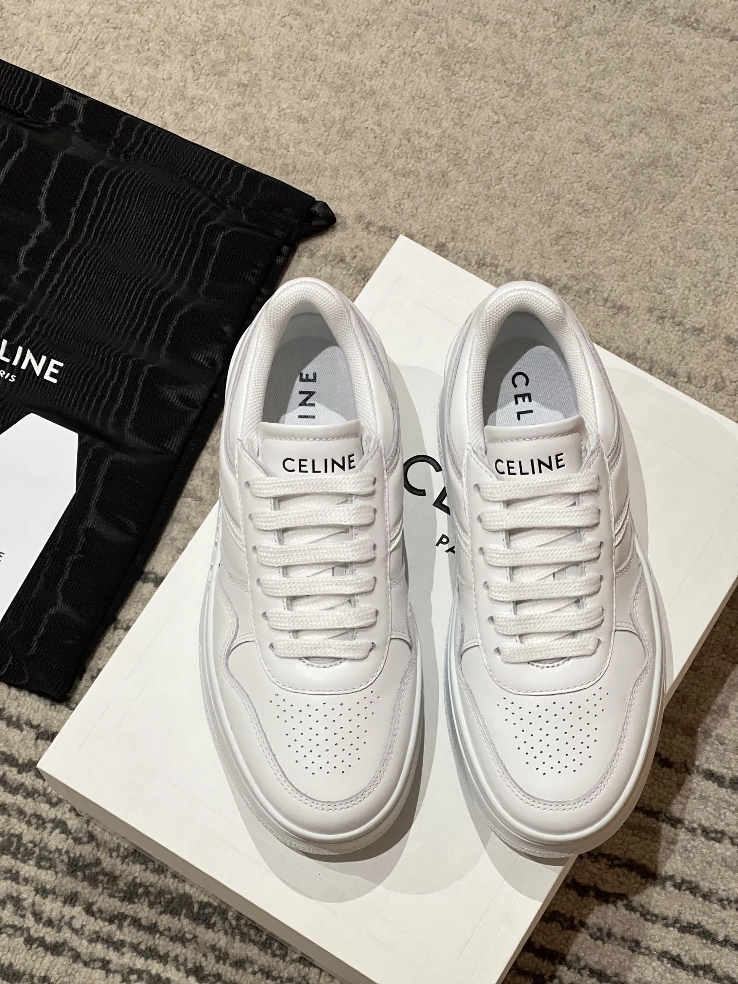 CELINE Женские кроссовки из телячьей кожи CELINE Женские кроссовки из телячьей кожи