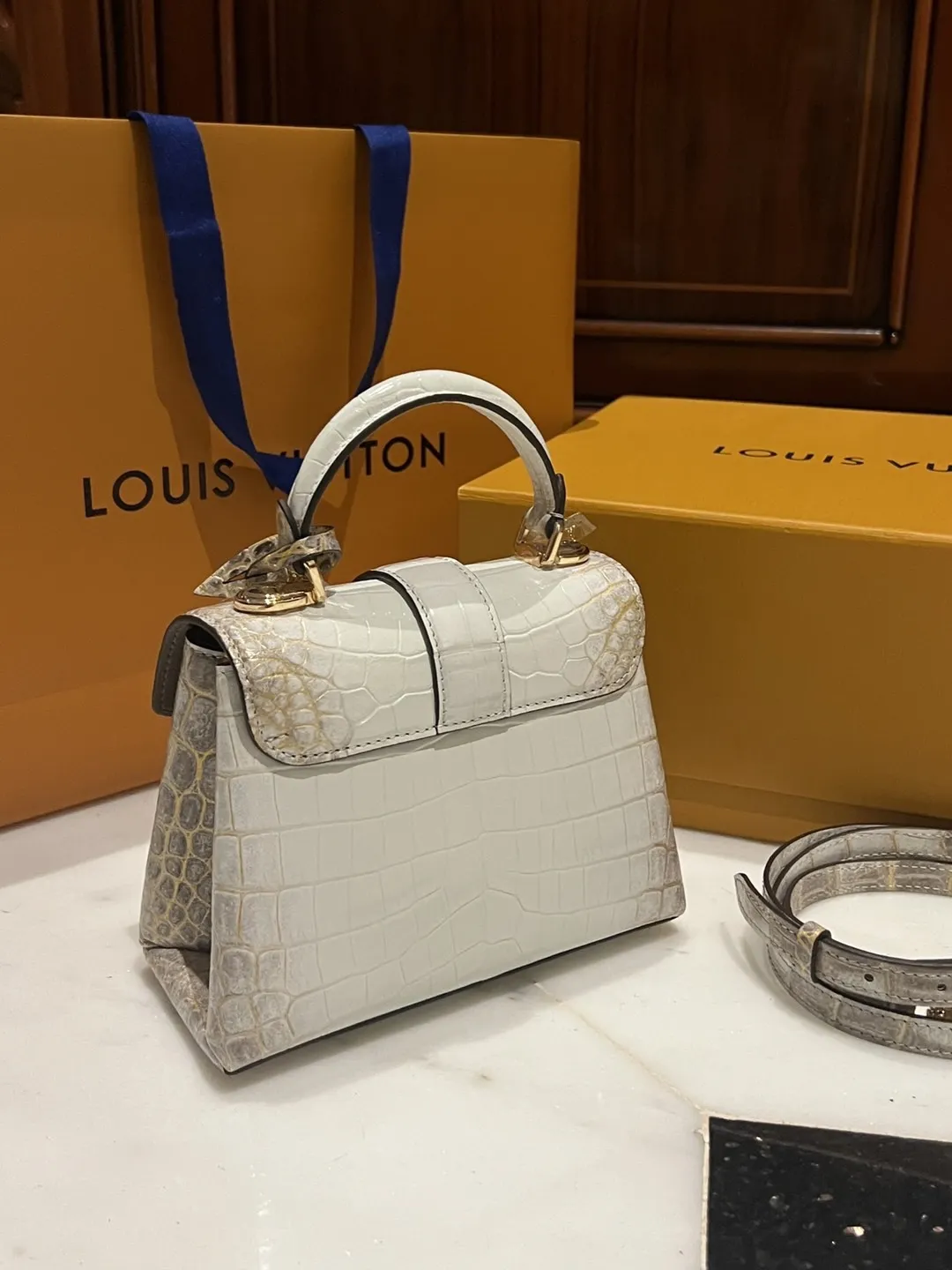 LOUIS VUITTON Женская сумка Petite Malle гималайский крокодил LOUIS VUITTON Женская сумка Petite Malle гималайский крокодил