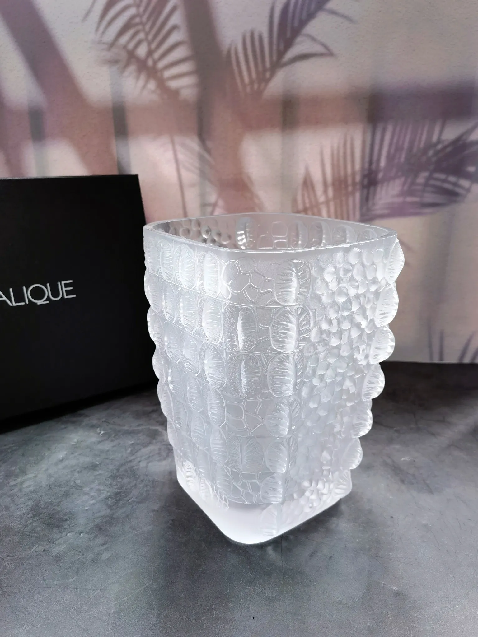 LALIQUE Хрустальная ваза Crocodile LALIQUE Хрустальная ваза Crocodile