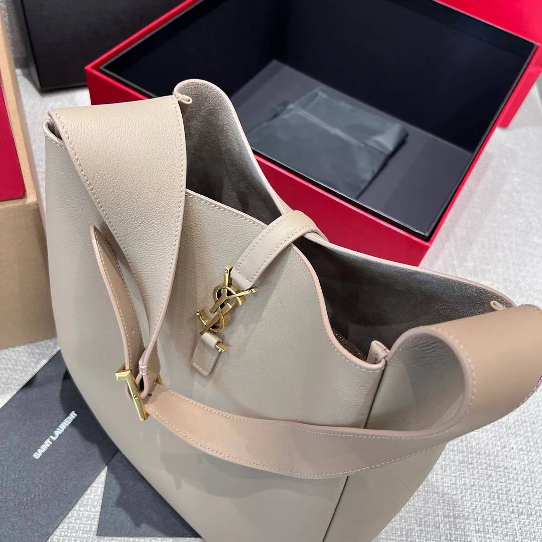 SAINT LAURENT Женская сумка Hobo SAINT LAURENT Женская сумка Hobo