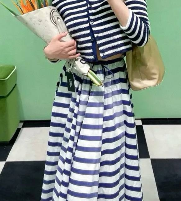 PRADA Женская юбка в сине-белую полоску PRADA Женская юбка в сине-белую полоску