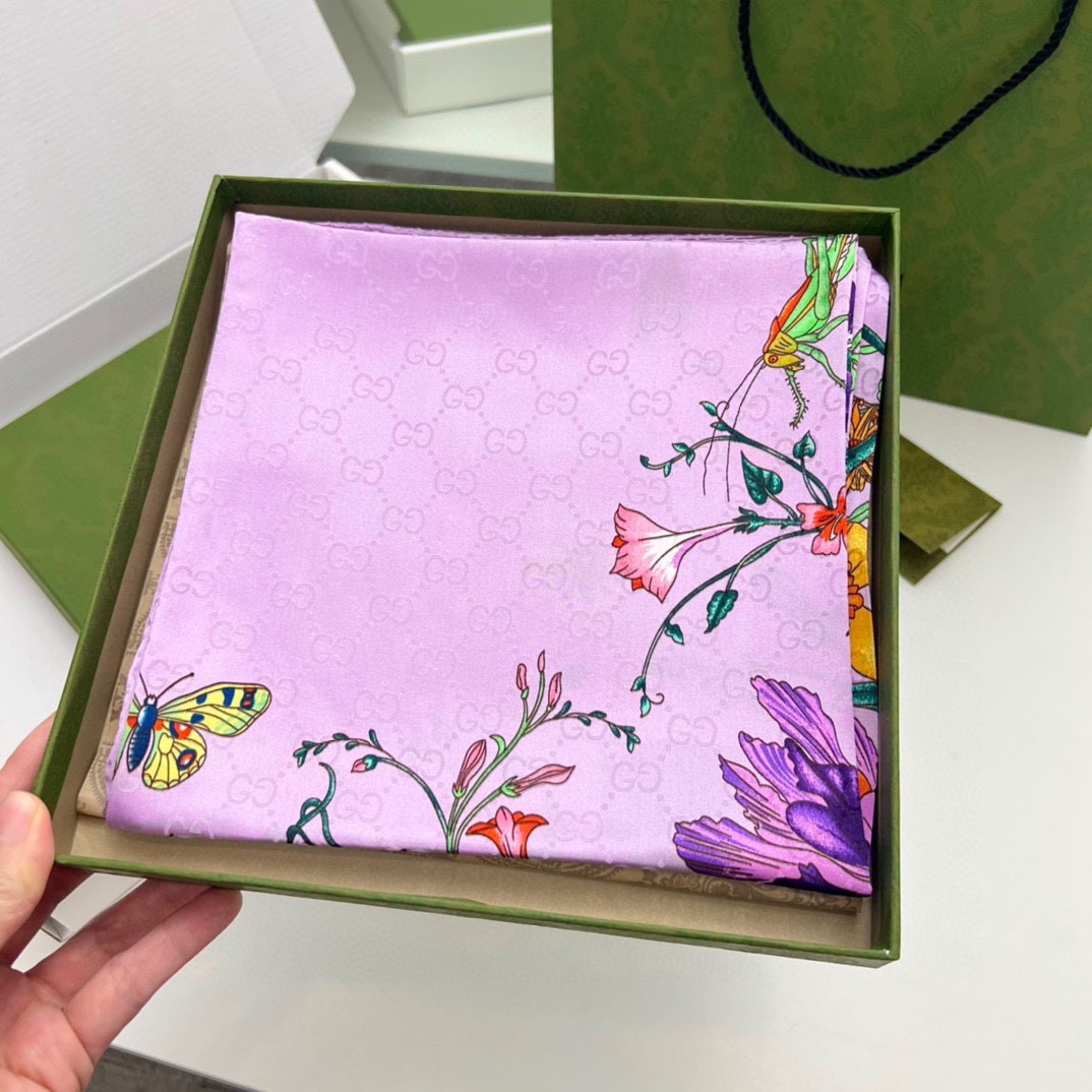 GUCCI Женский платок из шелка с цветочным принтом GUCCI Женский платок из шелка с цветочным принтом