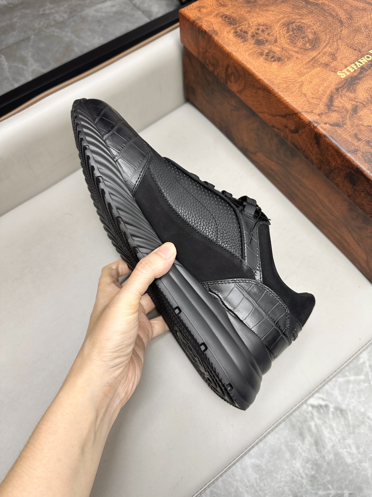 STEFANO RICCI Мужские кроссовки с крокодиловой отделкой STEFANO RICCI Мужские кроссовки с крокодиловой отделкой