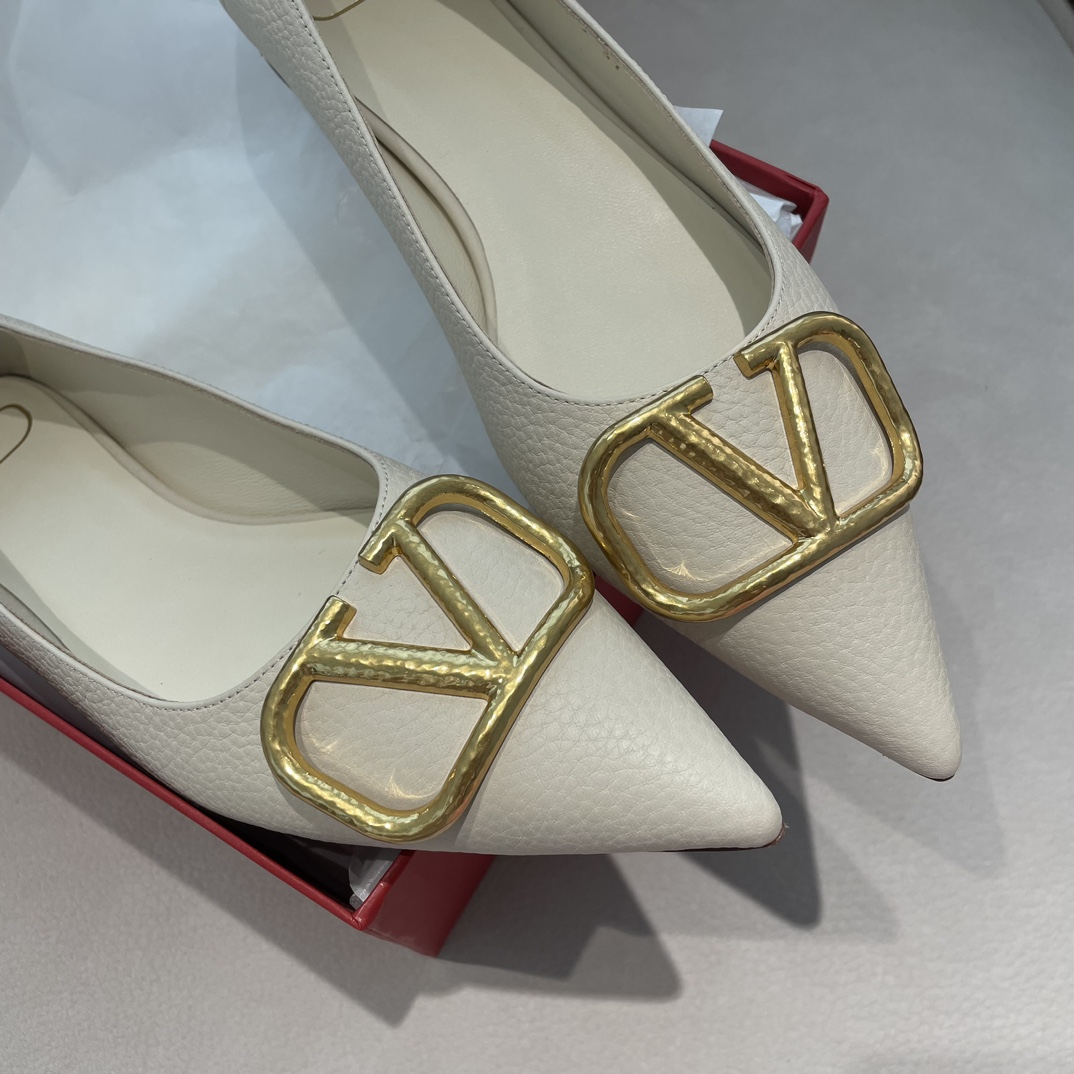 VALENTINO Женские туфли из телячьей кожи VALENTINO Женские туфли из телячьей кожи