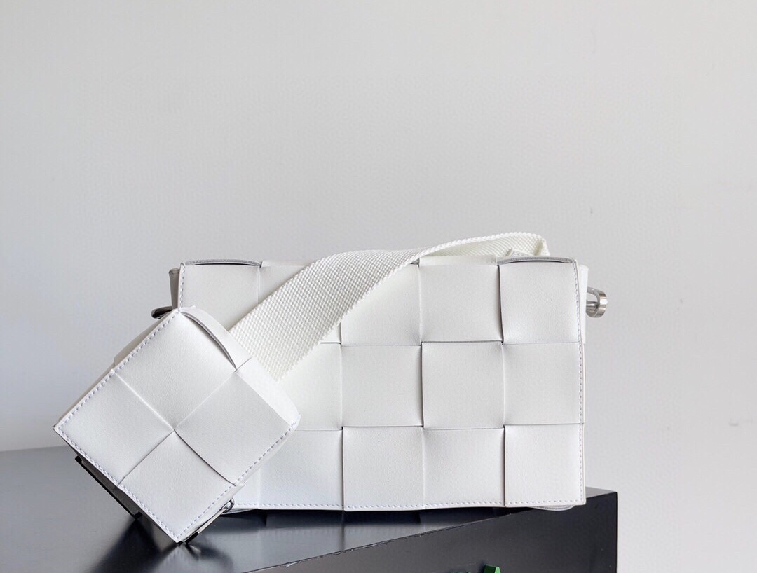 BOTTEGA VENETA Сумка Cassette BOTTEGA VENETA Сумка Cassette