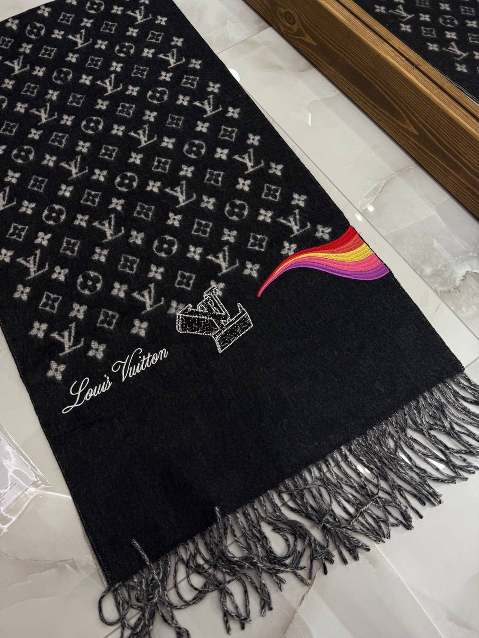 LOUIS VUITTON Мужской шарф LOUIS VUITTON Мужской шарф