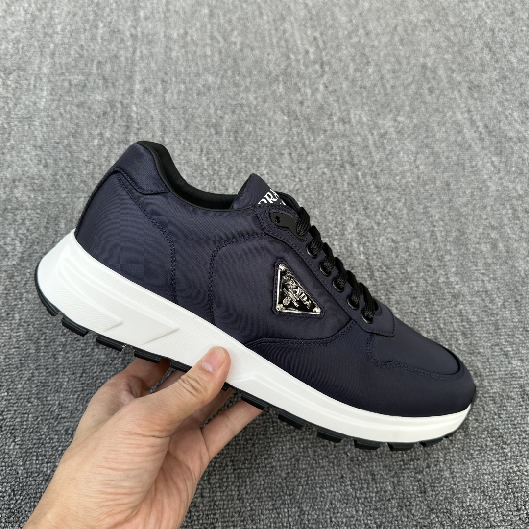 PRADA Мужские кроссовки из переработанного материала PRADA Мужские кроссовки из переработанного материала