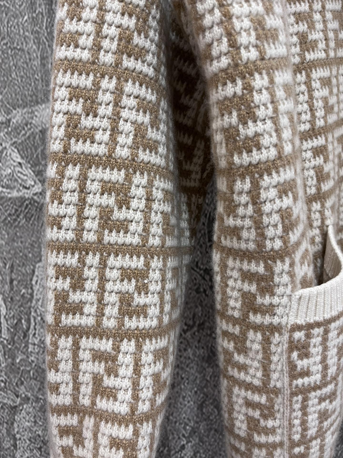 FENDI Женский кардиган из кашемира FENDI Женский кардиган из кашемира