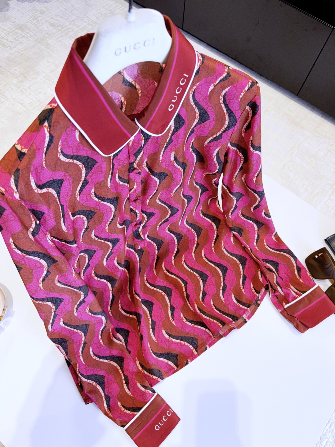 GUCCI Женская шелковая рубашка GUCCI Женская шелковая рубашка