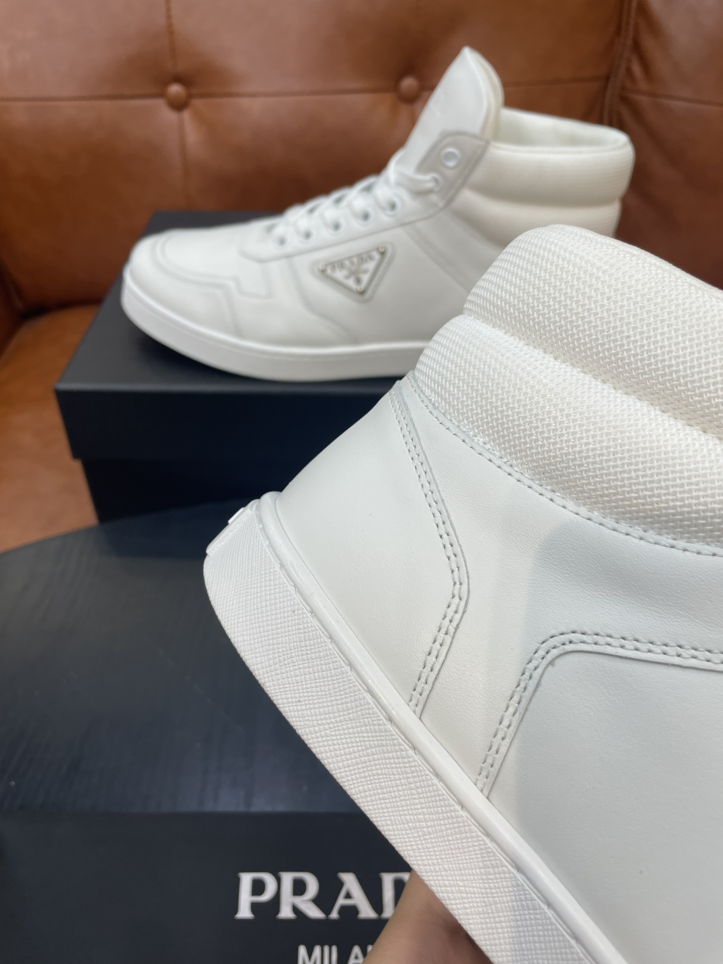 PRADA Мужские кроссовки из воловьей кожи PRADA Мужские кроссовки из воловьей кожи