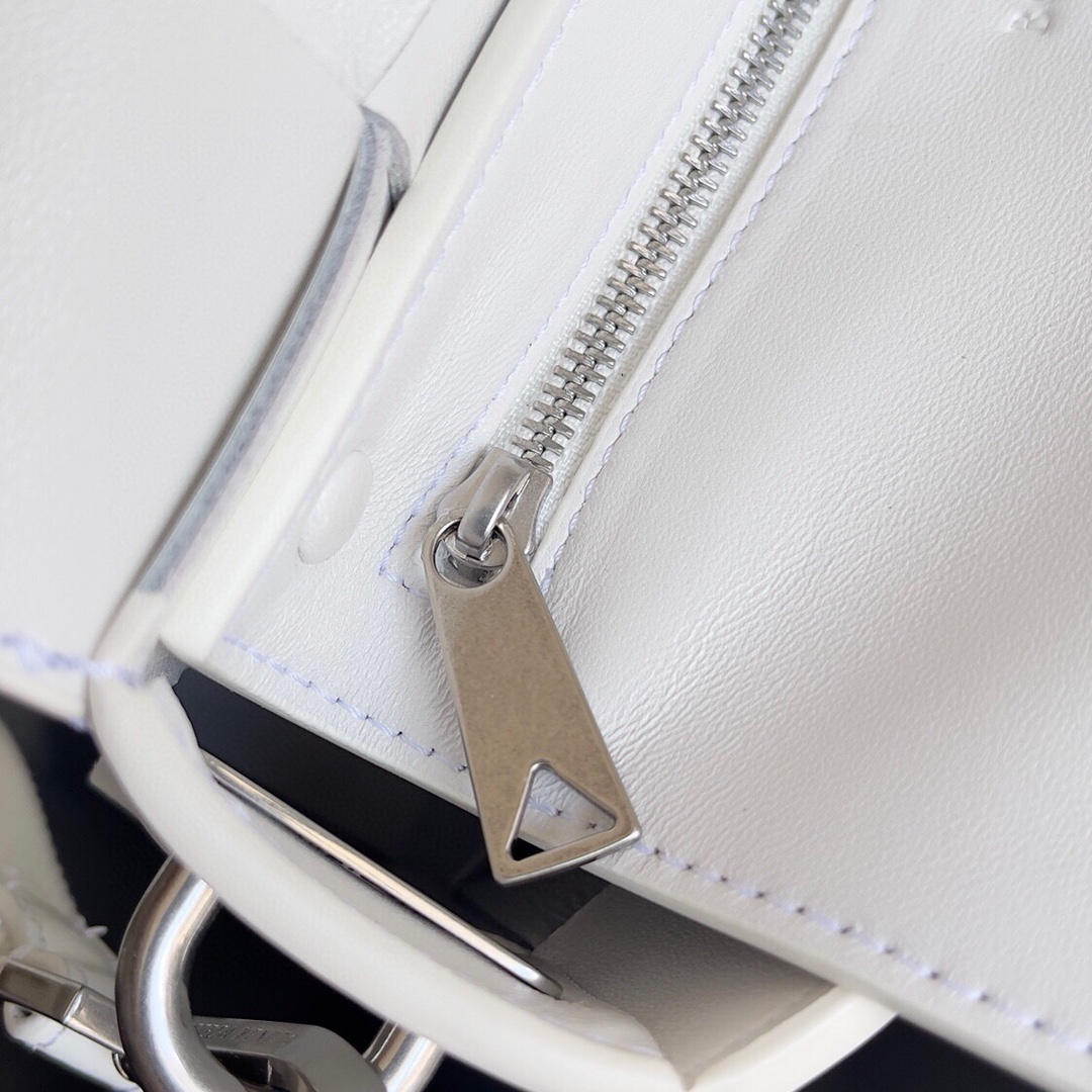 BOTTEGA VENETA Сумка Cassette BOTTEGA VENETA Сумка Cassette