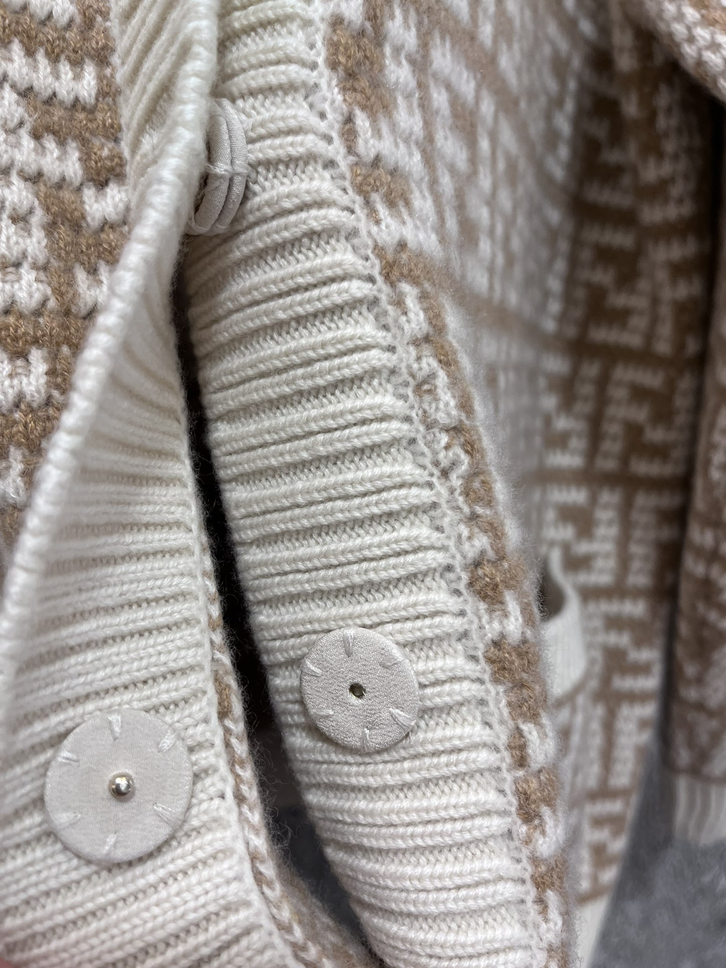 FENDI Женский кардиган из кашемира FENDI Женский кардиган из кашемира