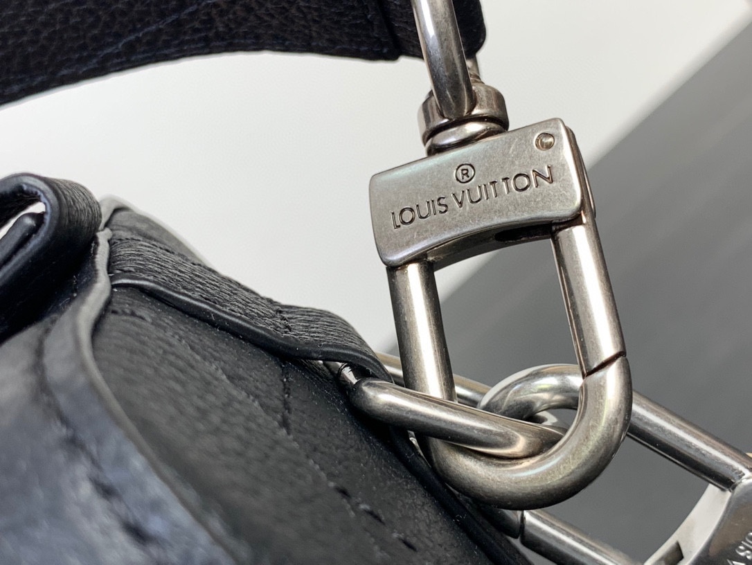 LOUIS VUITTON Мужская сумка M11615 Soul Trunk East West LOUIS VUITTON Мужская сумка M11615 Soul Trunk East West