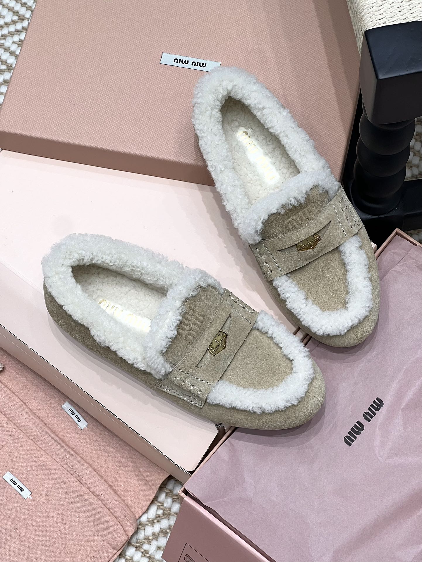 MIU MIU Женские мокасины замша из овчины MIU MIU Женские мокасины замша из овчины