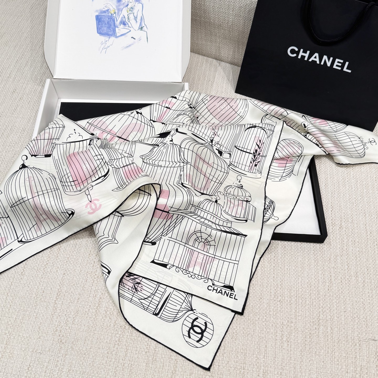 CHANEL Женский платок из шелка CHANEL Женский платок из шелка