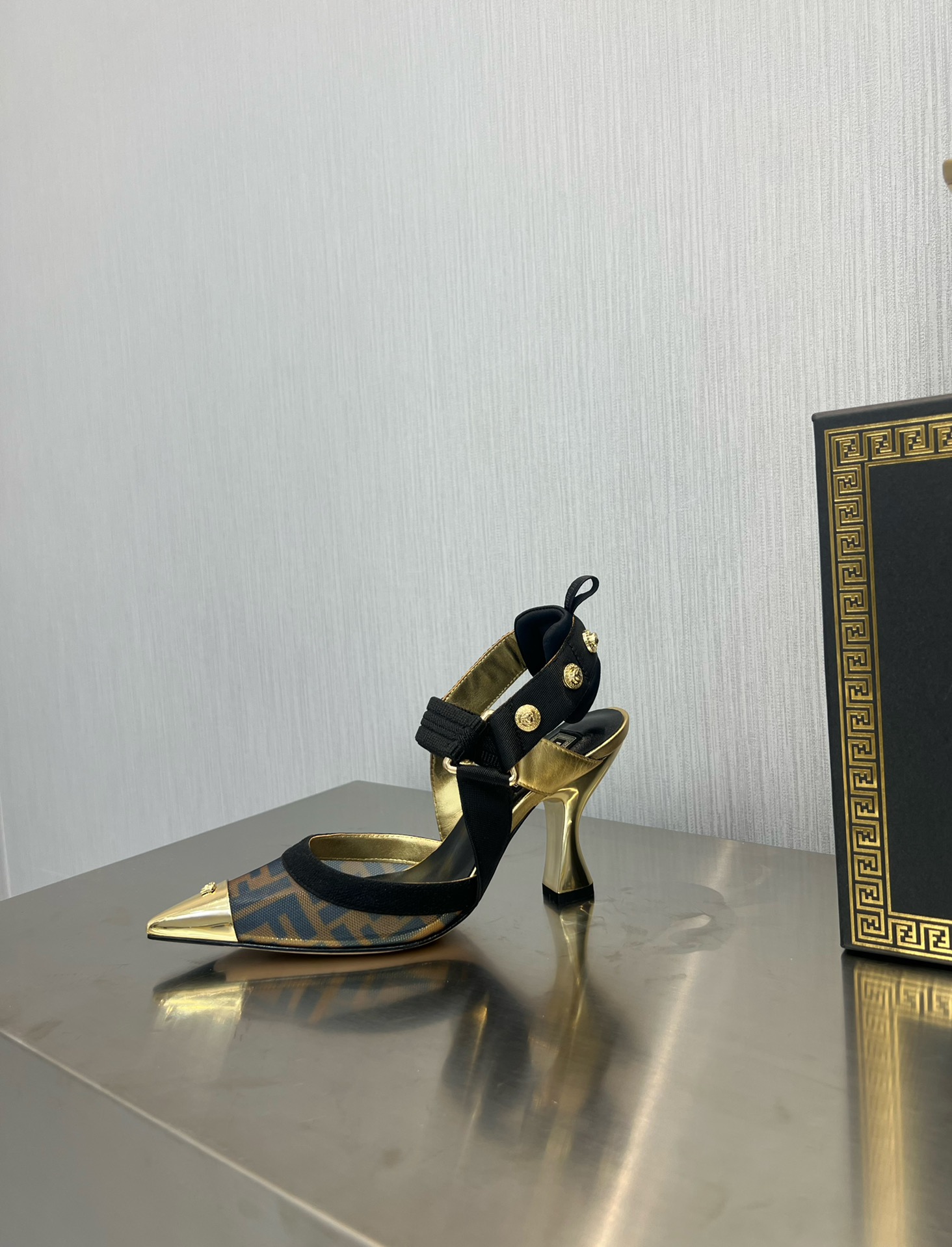 FENDI Женские туфли FENDI Женские туфли