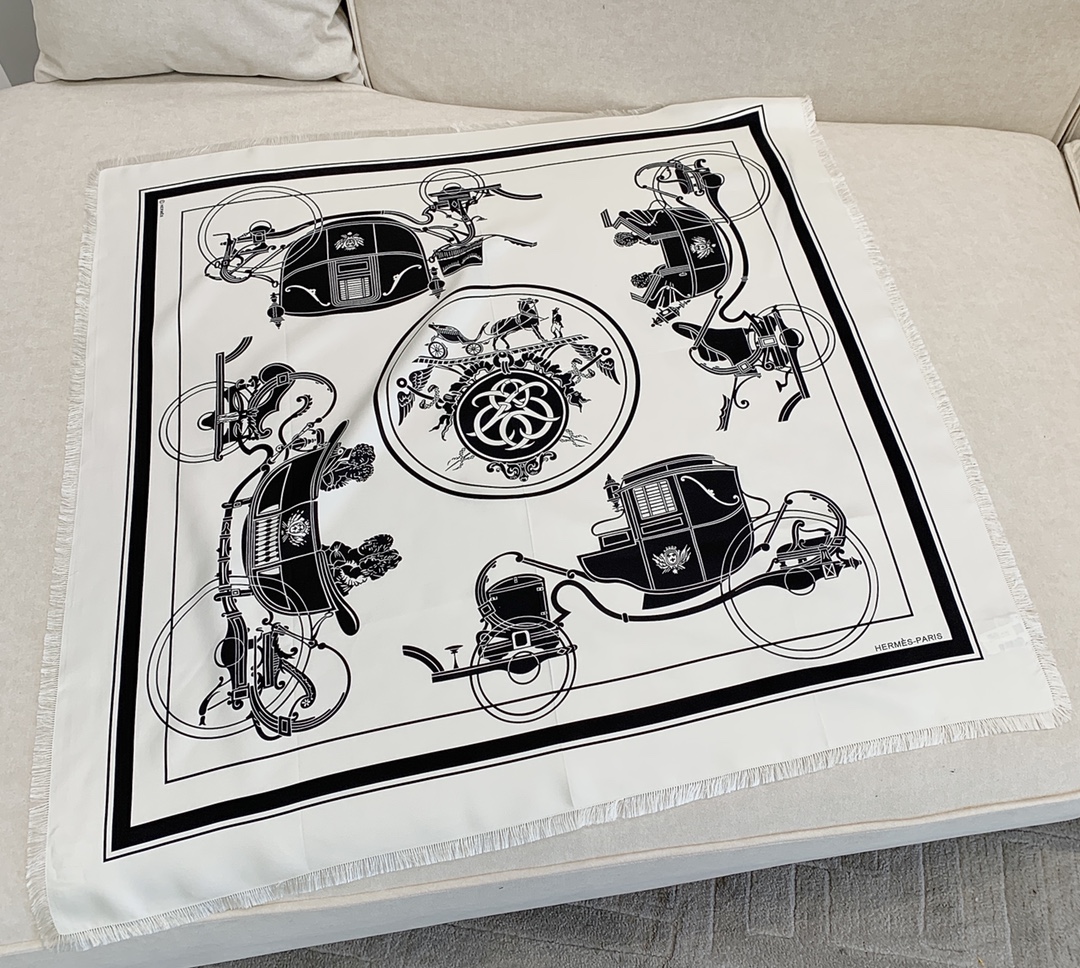 HERMES Женский платок из шелка HERMES Женский платок из шелка