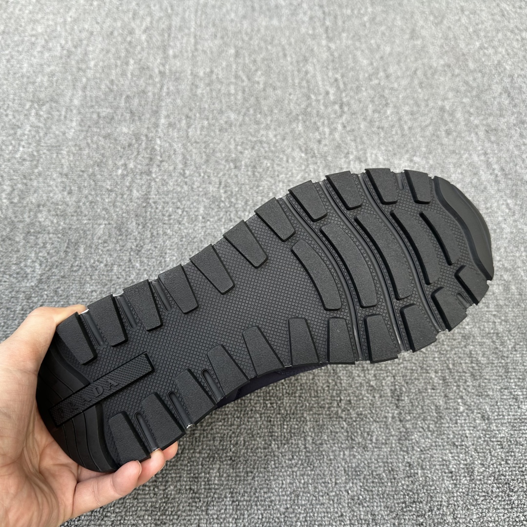 PRADA Мужские кроссовки из переработанного материала PRADA Мужские кроссовки из переработанного материала