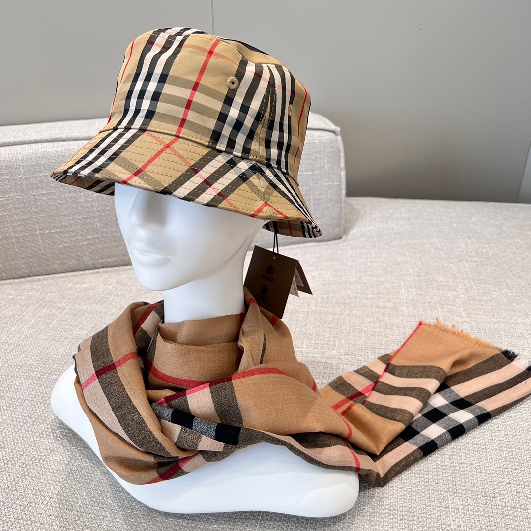 BURBERRY Панама с клетчатым узором BURBERRY Панама с клетчатым узором