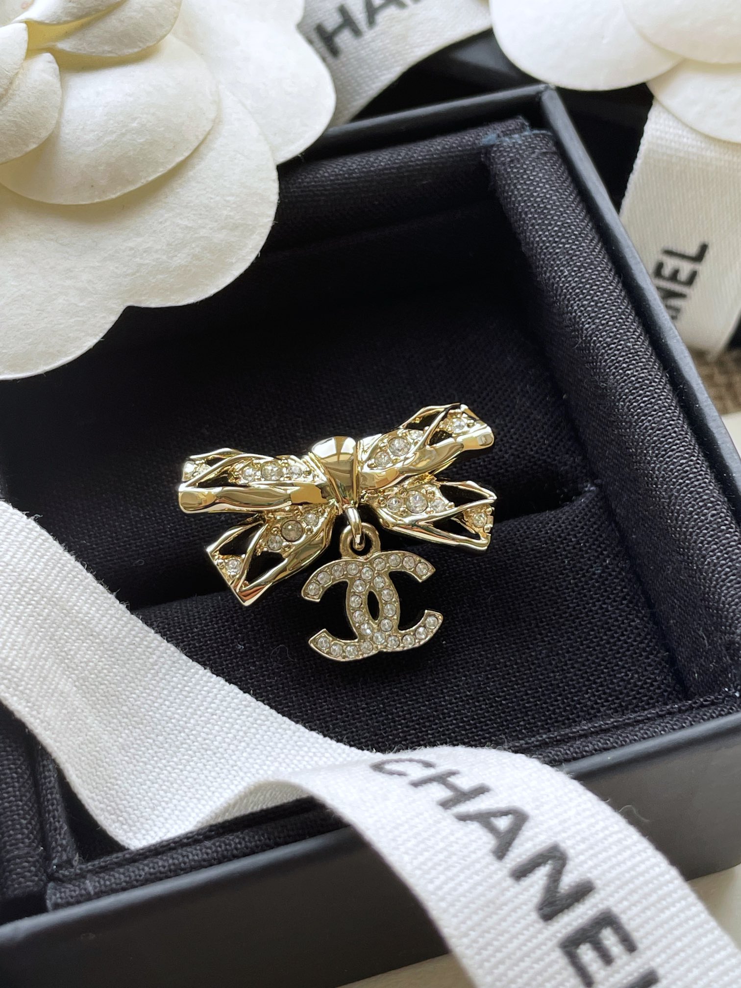 CHANEL Женское кольцо с бантом CHANEL Женское кольцо с бантом