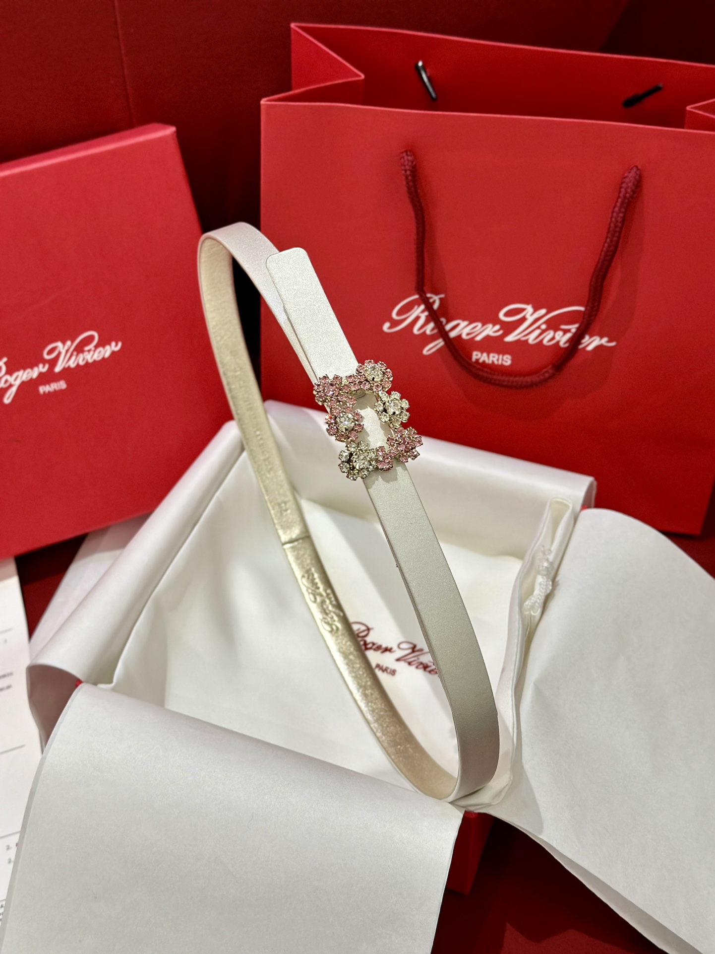 ROGER VIVIER Женский ремень с пряжкой Flower Strass ROGER VIVIER Женский ремень с пряжкой Flower Strass