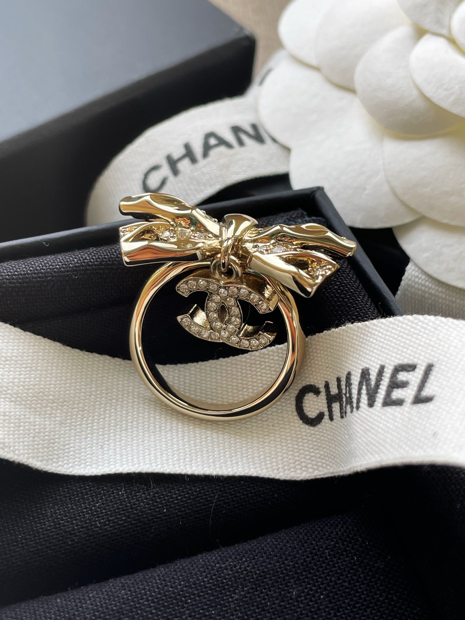 CHANEL Женское кольцо с бантом CHANEL Женское кольцо с бантом