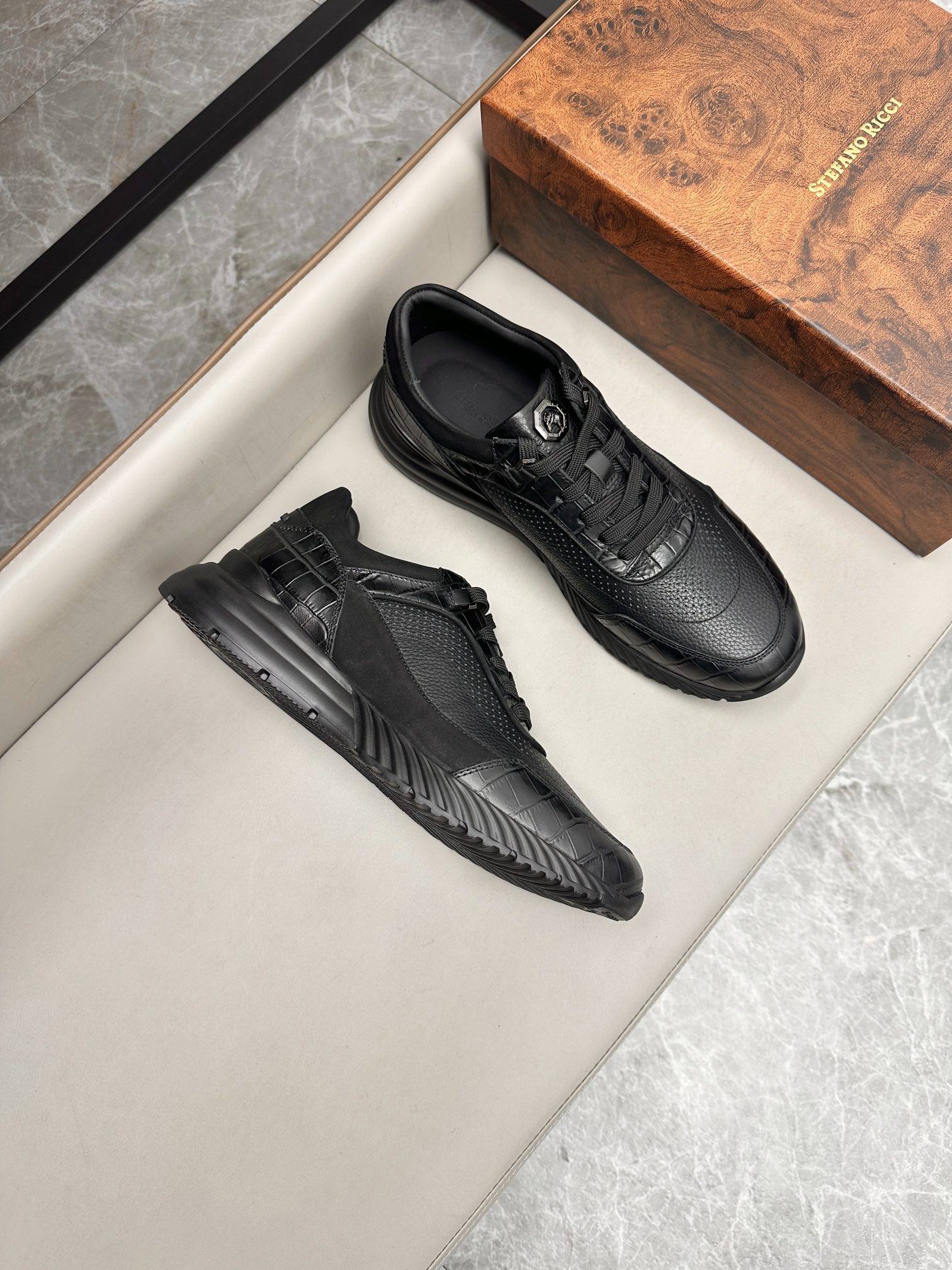 STEFANO RICCI Мужские кроссовки с крокодиловой отделкой STEFANO RICCI Мужские кроссовки с крокодиловой отделкой