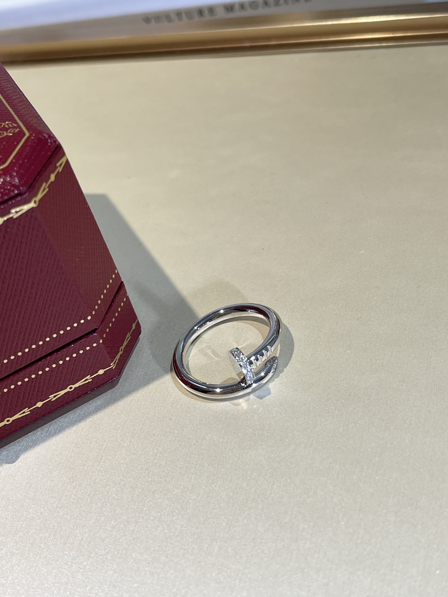 CARTIER Кольцо Juste un Clou белое золото и бриллианты CARTIER Кольцо Juste un Clou белое золото и бриллианты