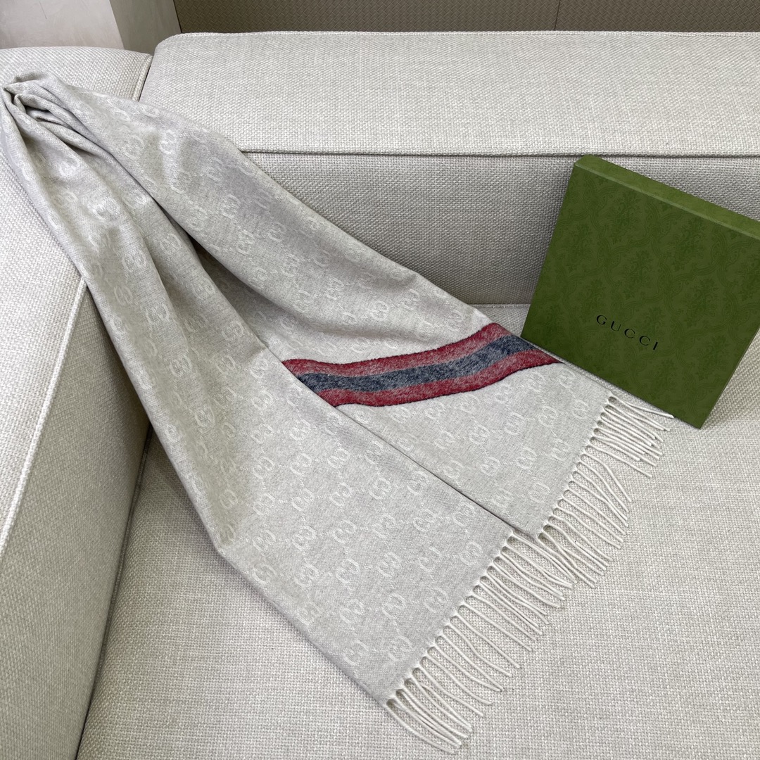 GUCCI Женский шарф из шерсти GUCCI Женский шарф из шерсти